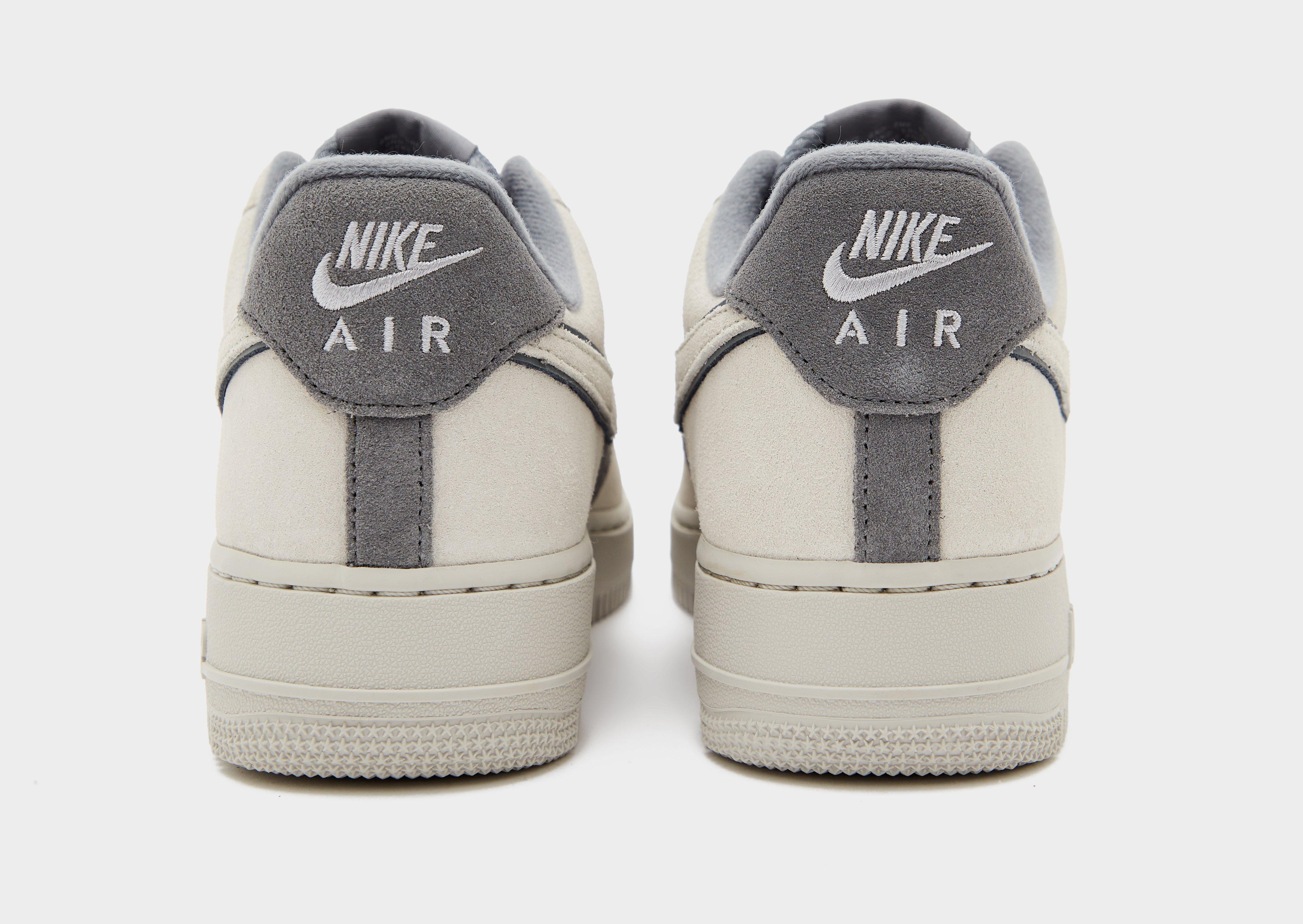 Nike Air Force 1 '07 LV8