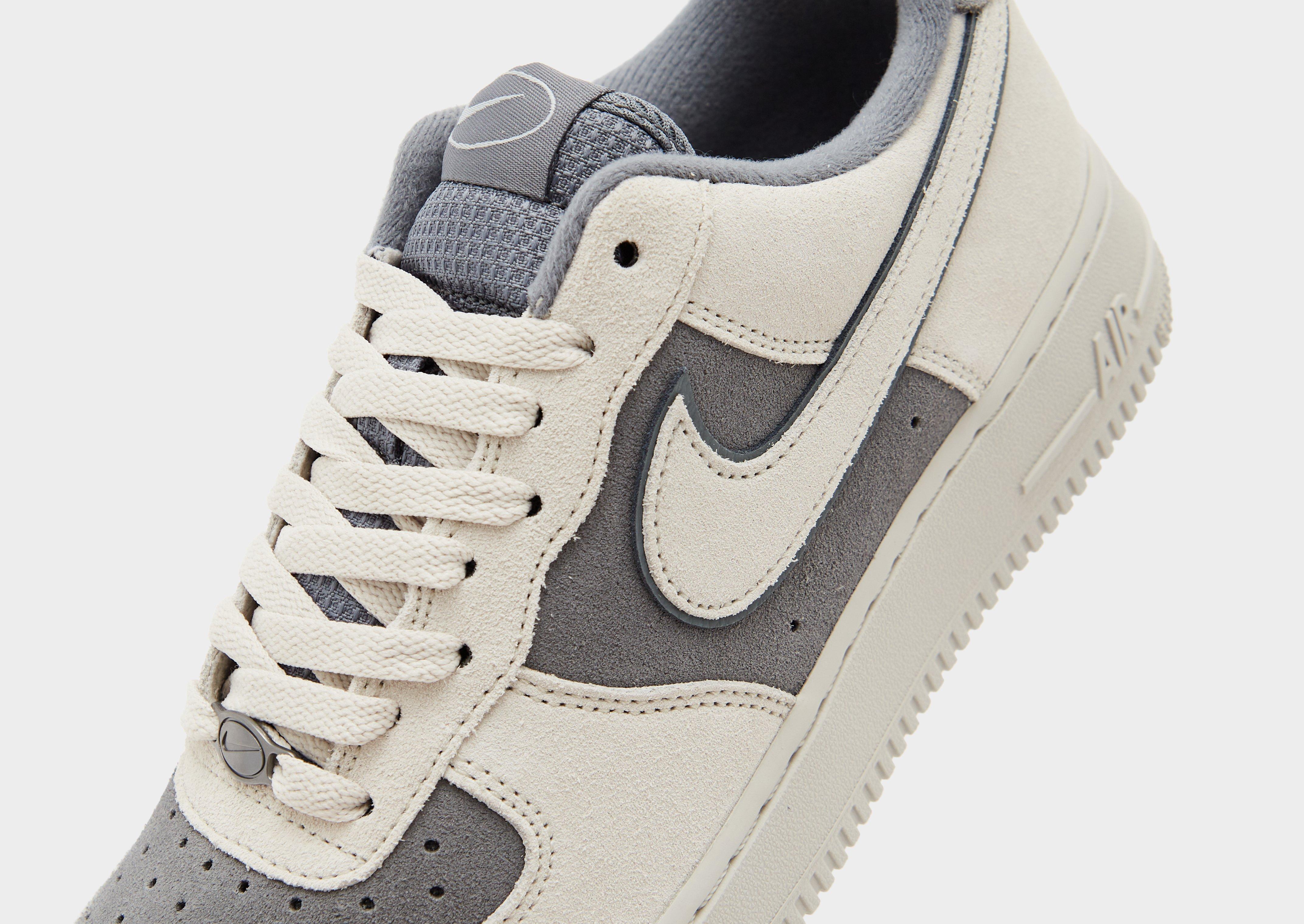 Nike Air Force 1 '07 LV8