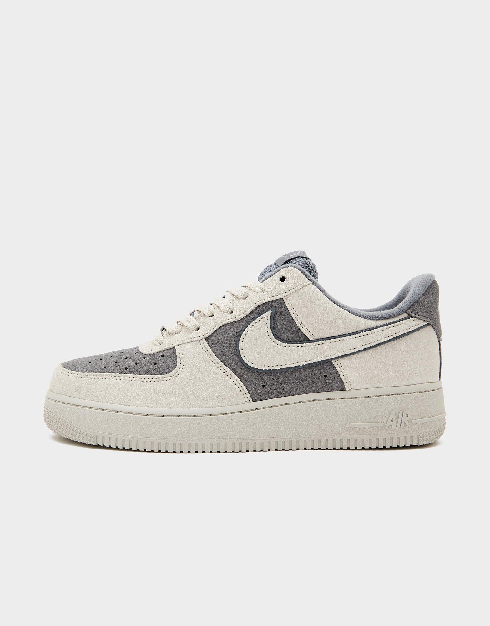 Nike Air Force 1 '07 LV8