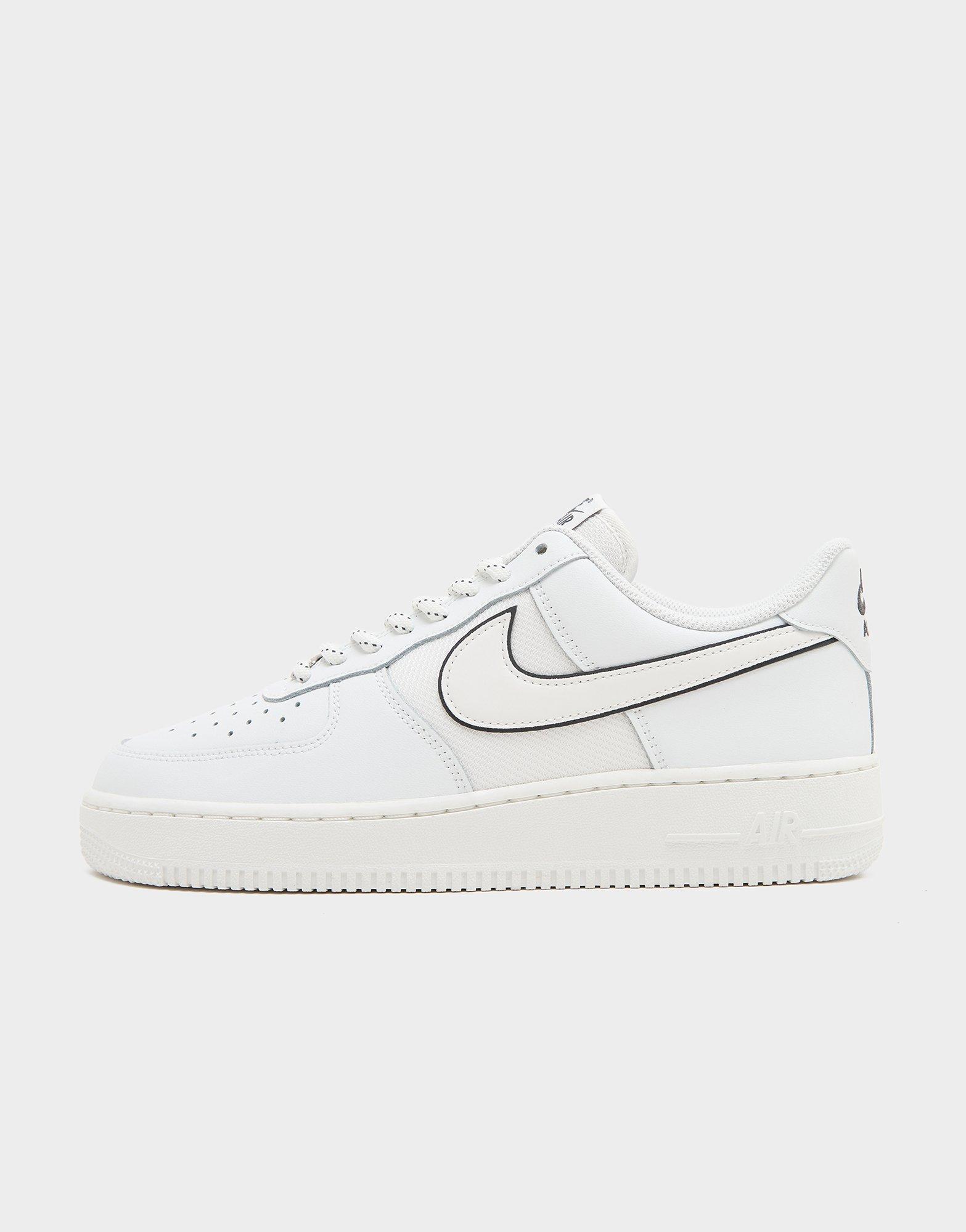 Nike Air Force 1 '07 LV8