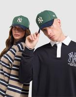 New Era MLB New York Yankees Faux Suede 9FORTY E-Frame Cap