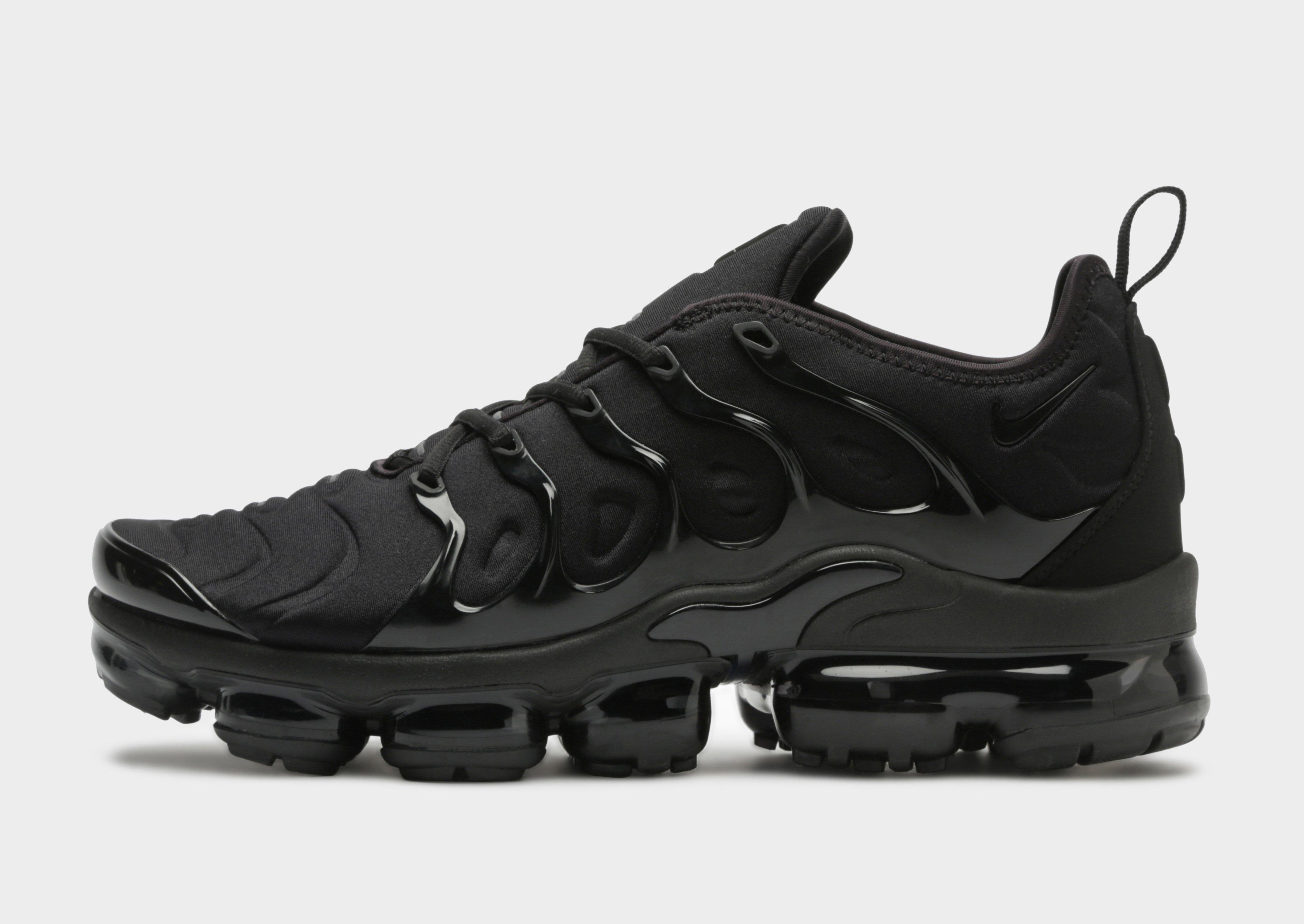 Nike vapormax mens hot sale black and white