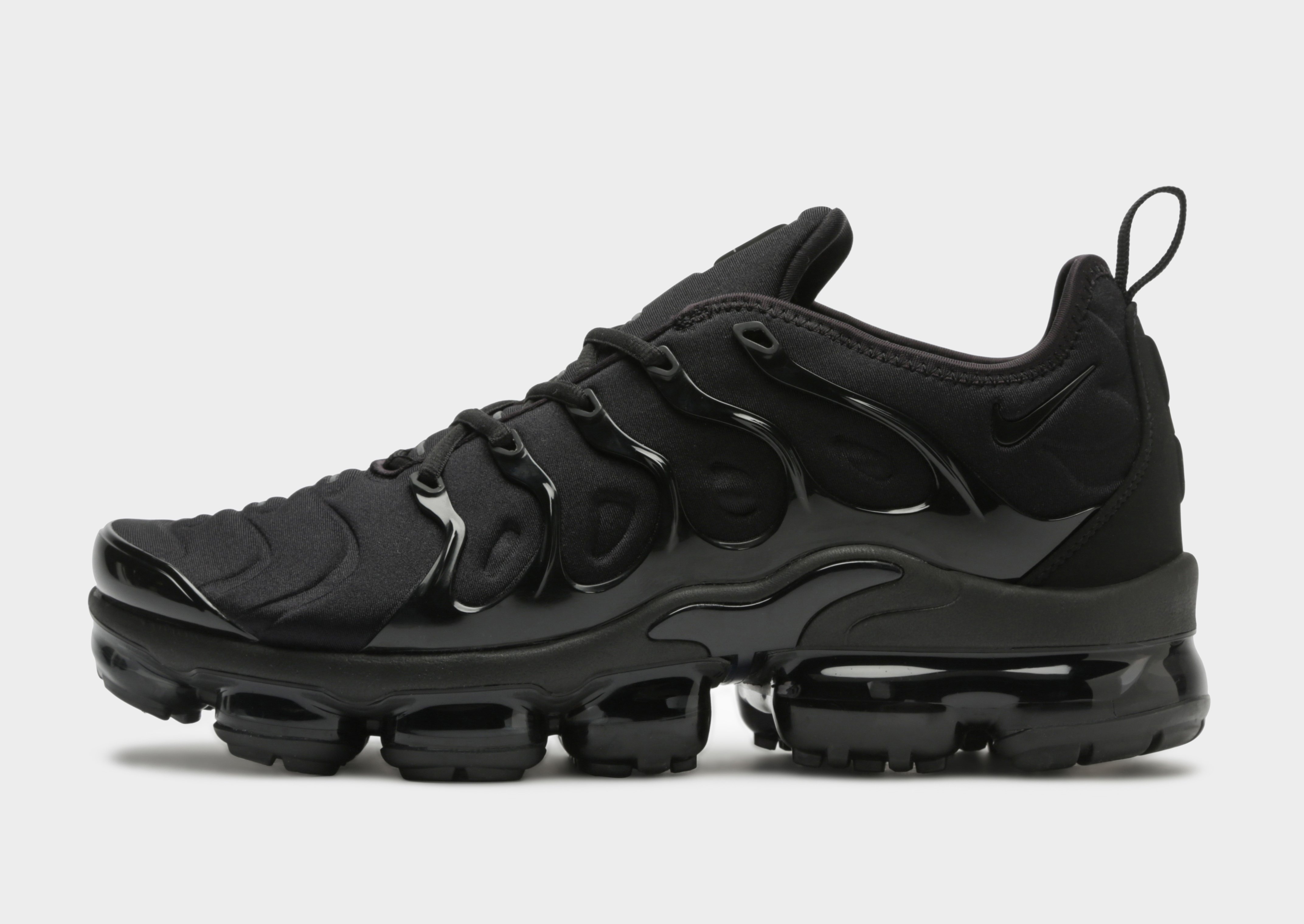 Nike vapormax plus black friday sale hotsell