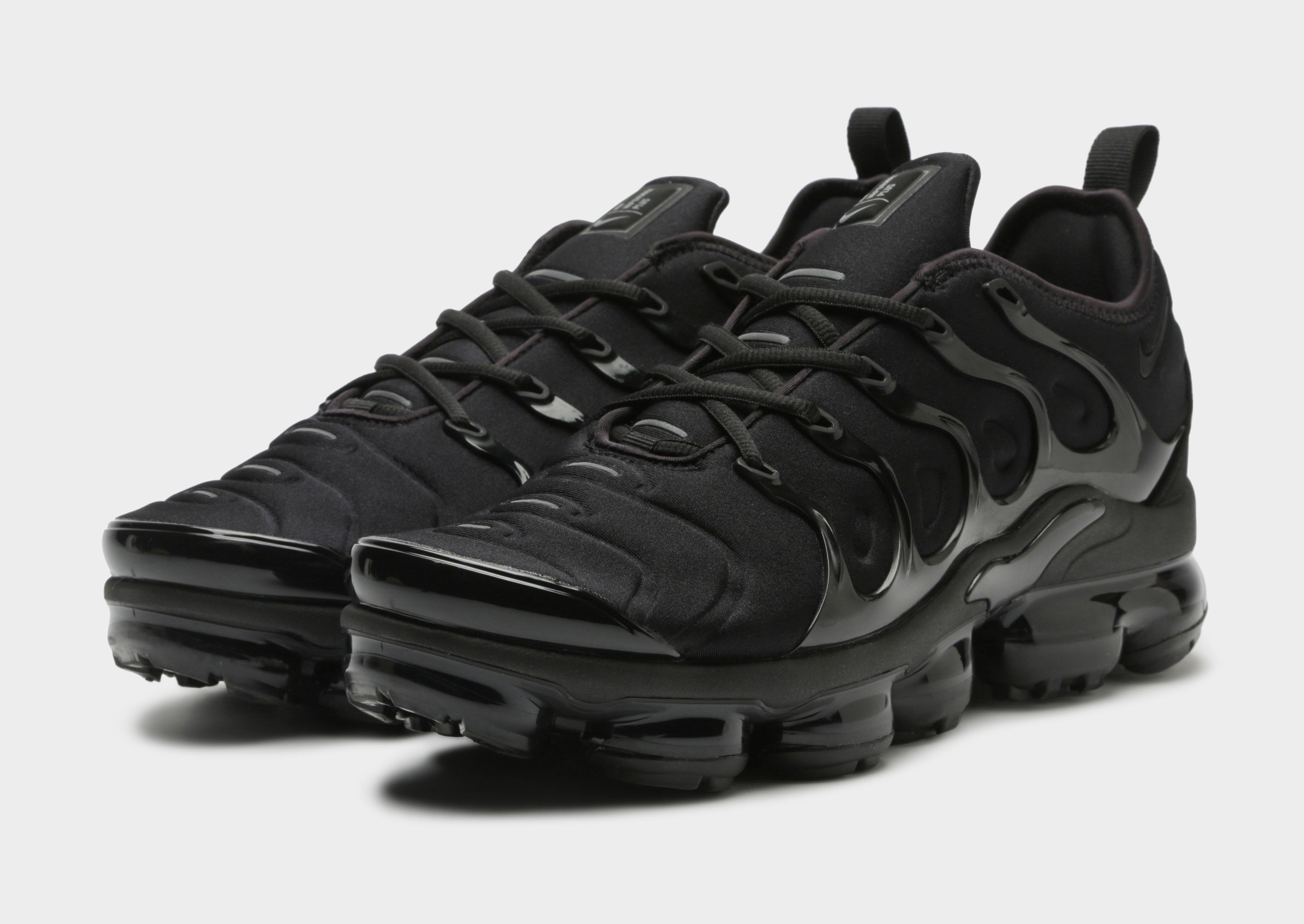 Nike air vapormax plus store women's black and white