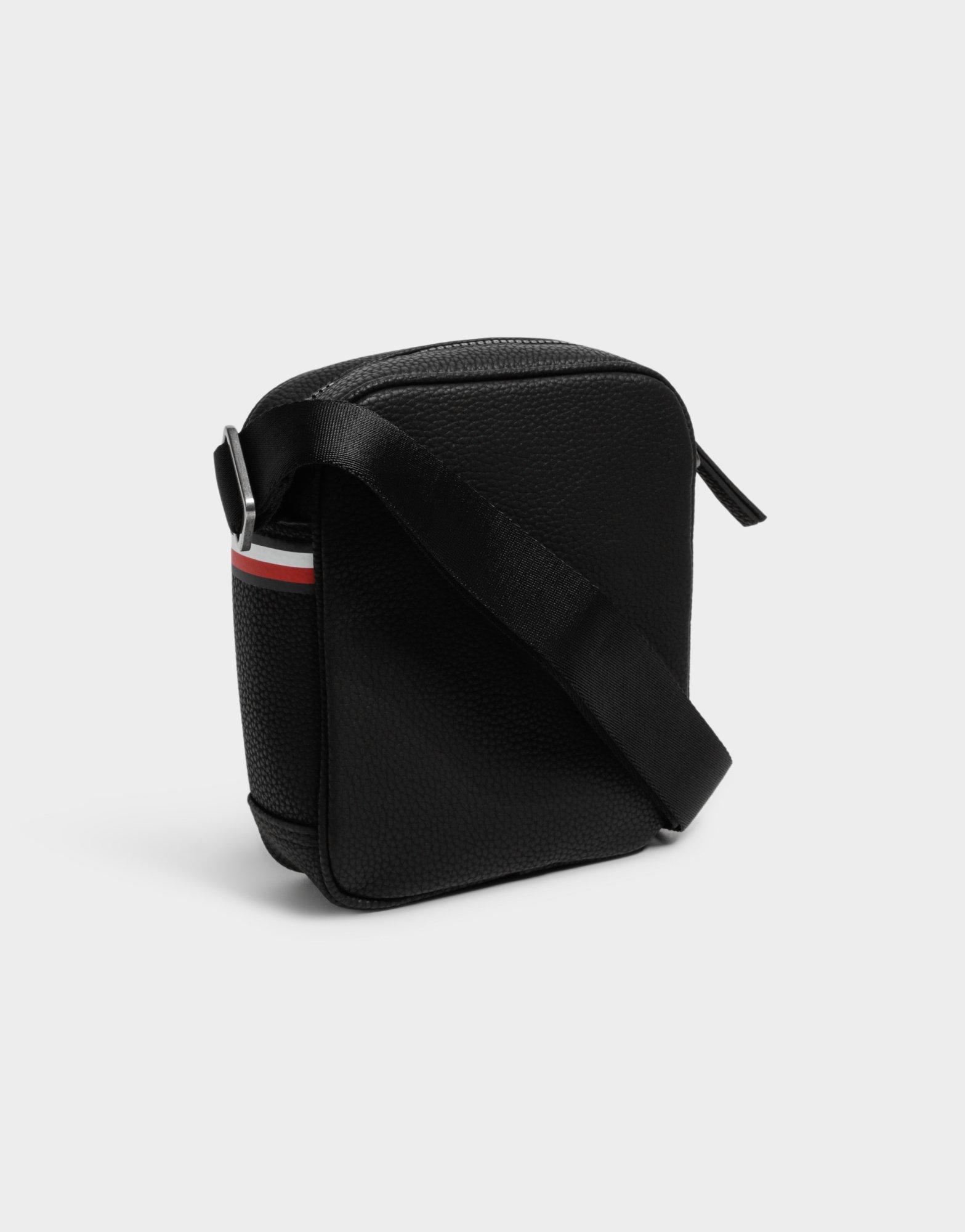 tommy hilfiger essential messenger bag