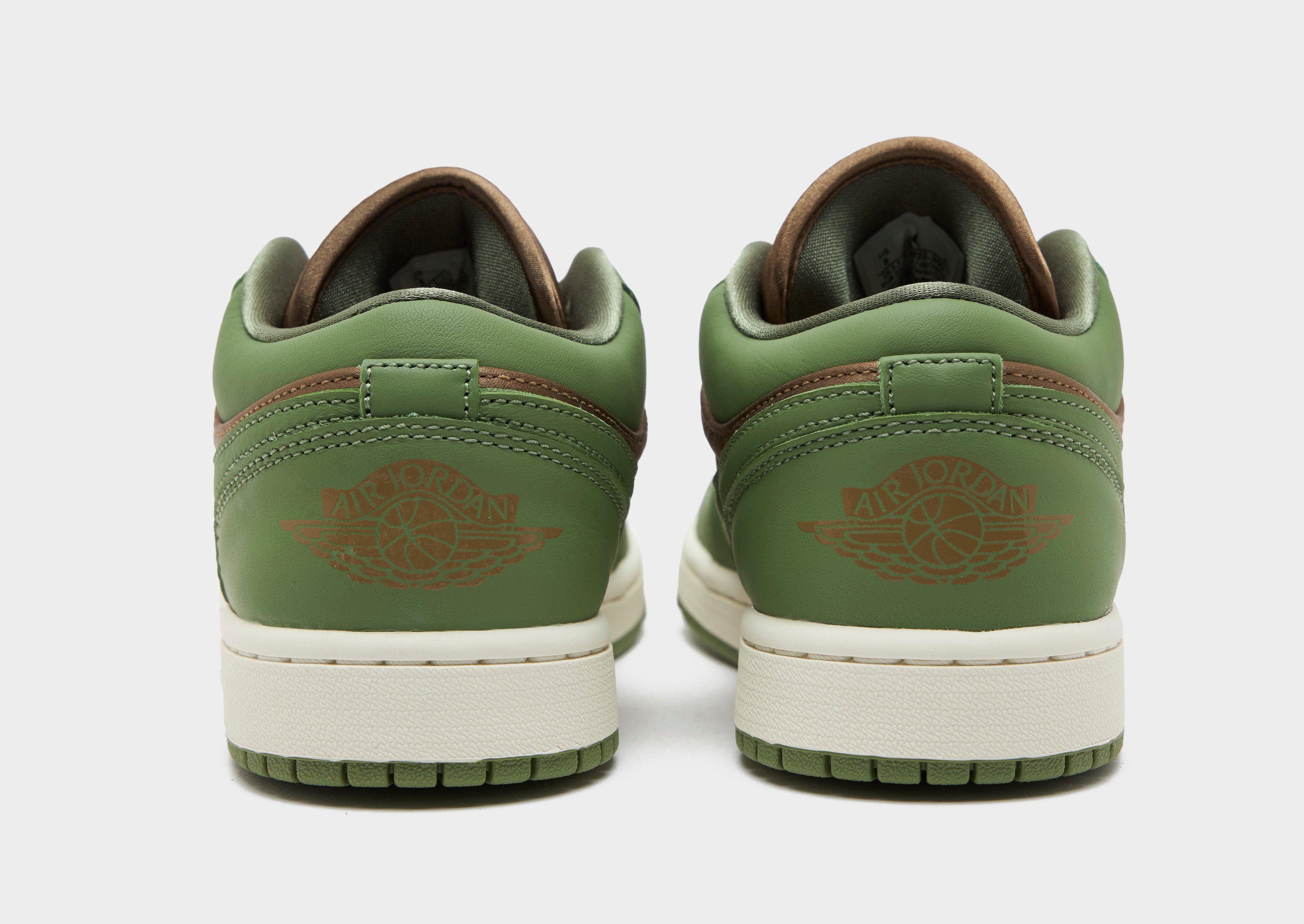 Green jordan hot sale 1 low