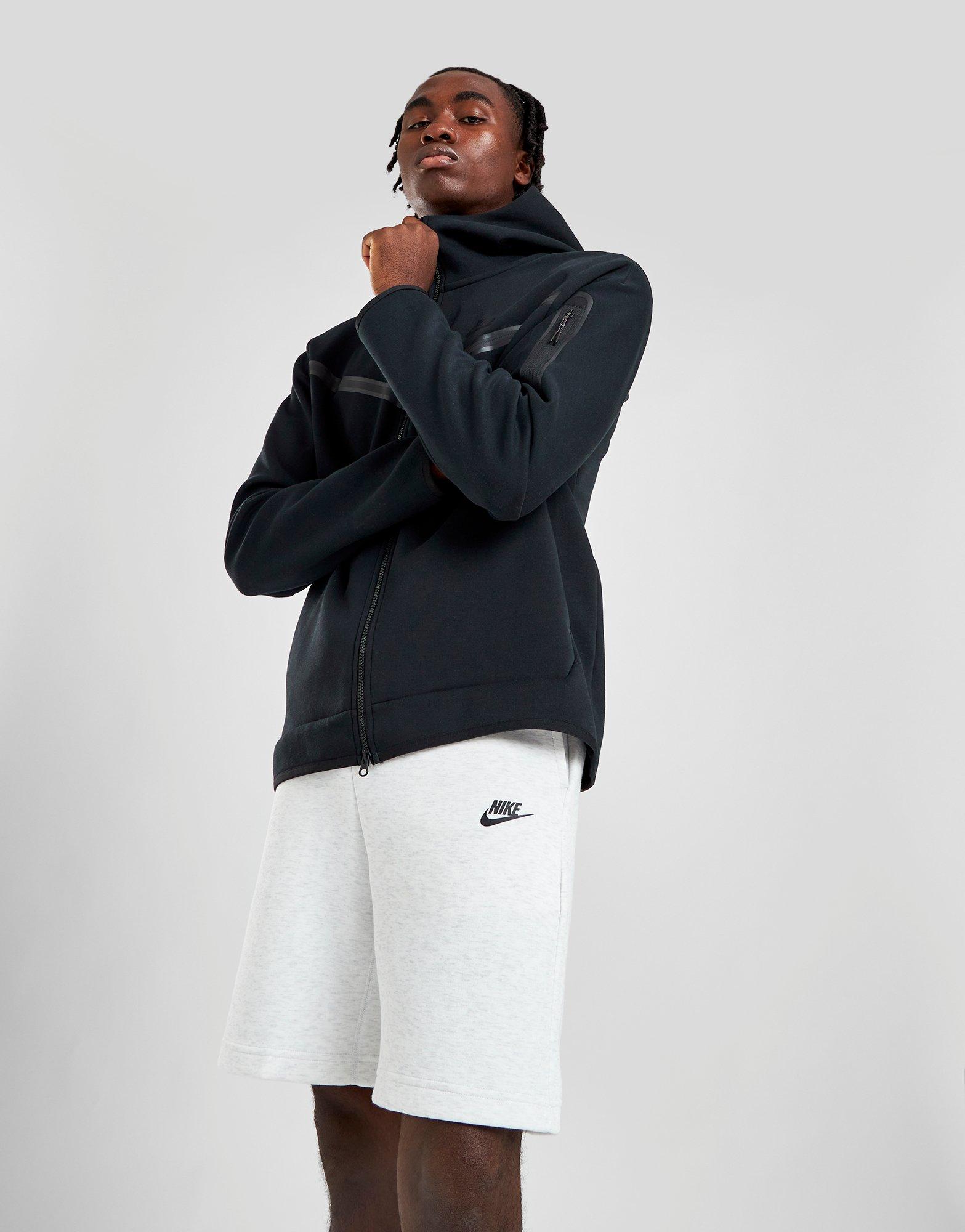 Nike tech fleece shorts hotsell with zipper