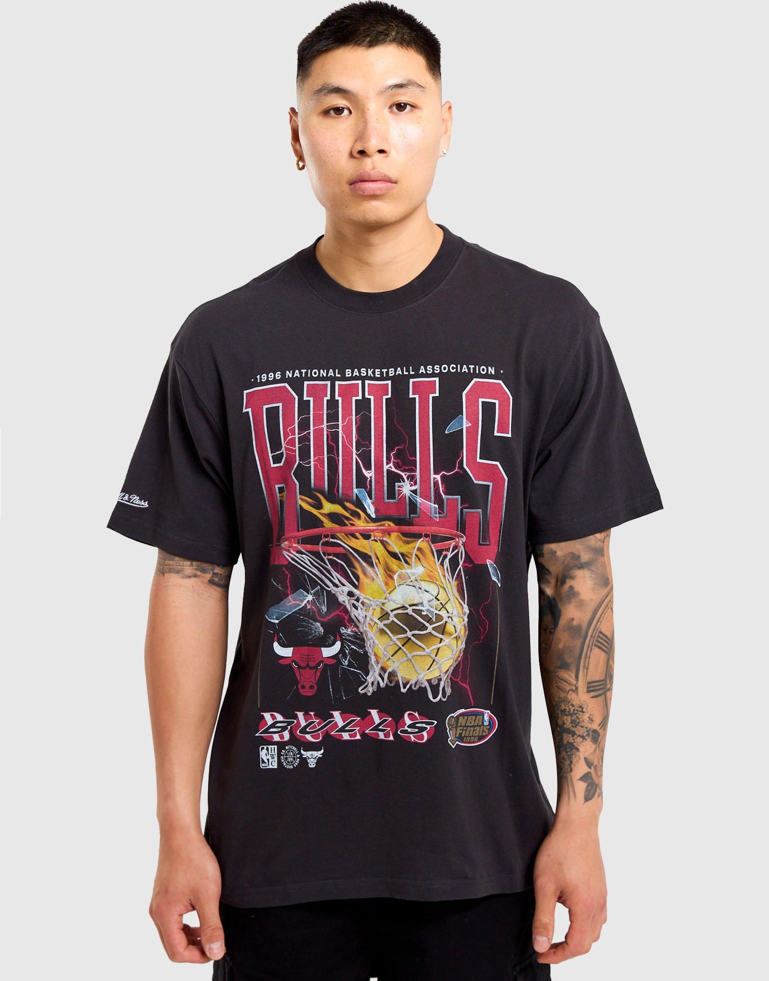 Mitchell & Ness Chicago Bulls Flash Graphic T-Shirt
