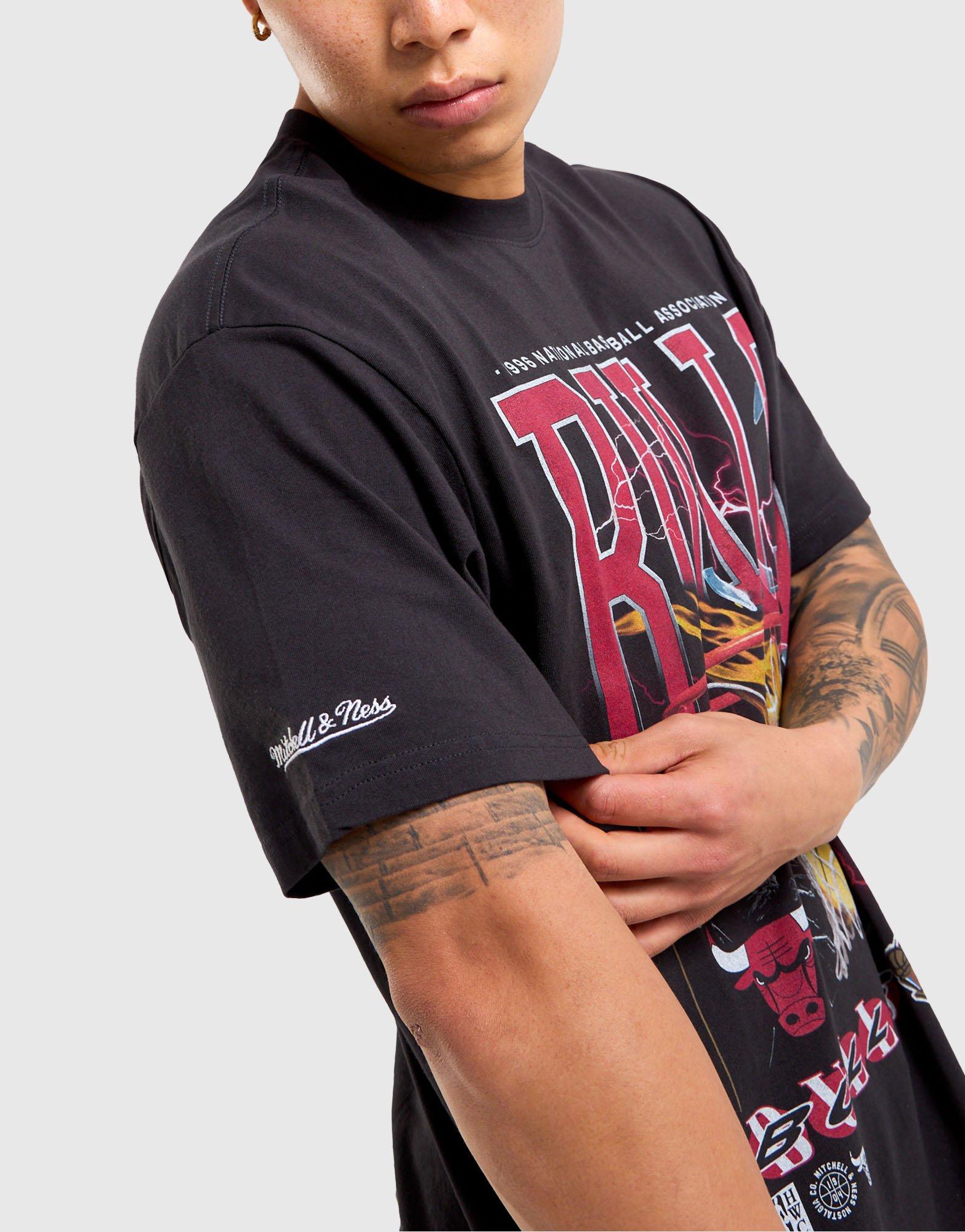 Mitchell & Ness Chicago Bulls Flash Graphic T-Shirt