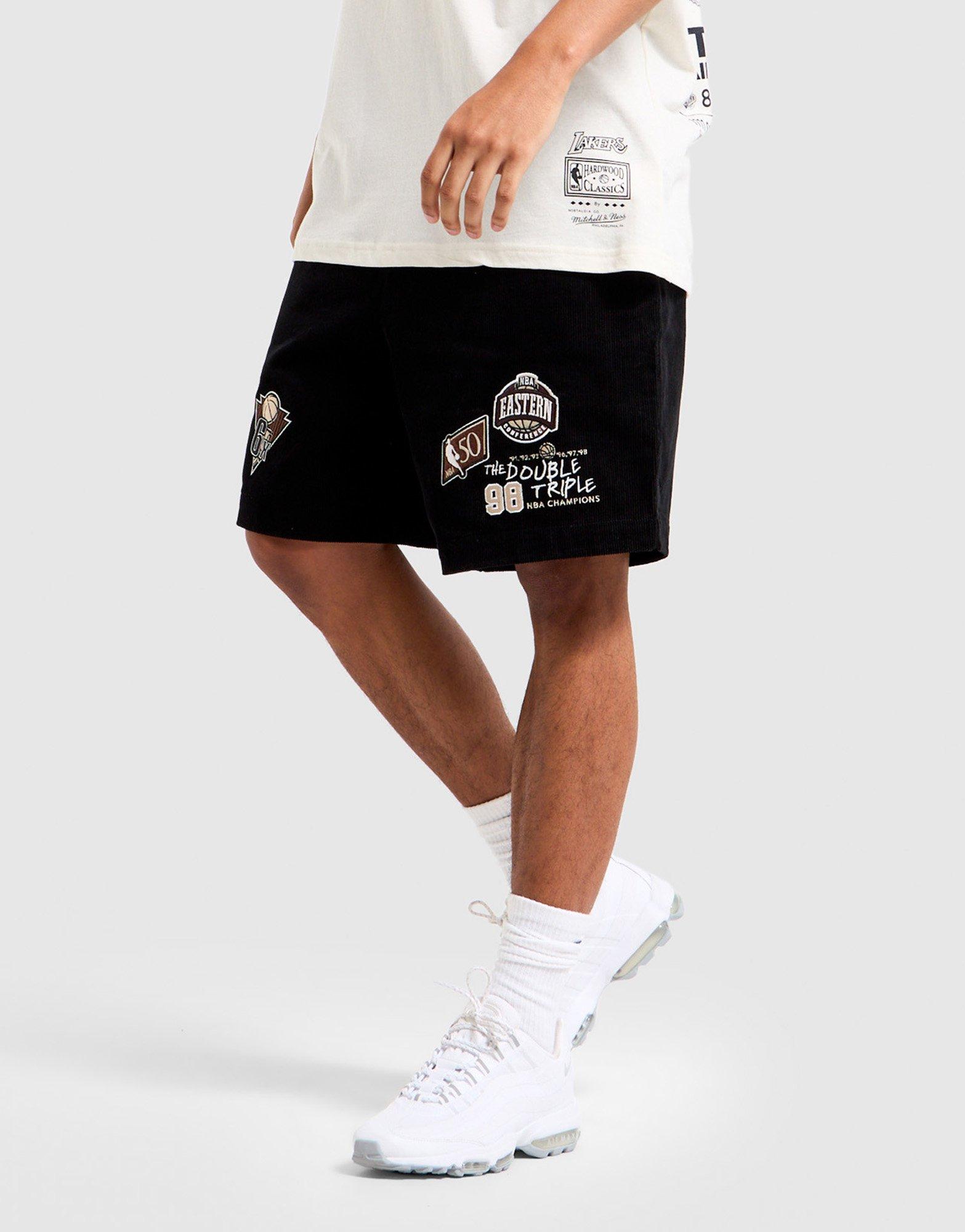 Mitchell & Ness Bulls World Champs Shorts