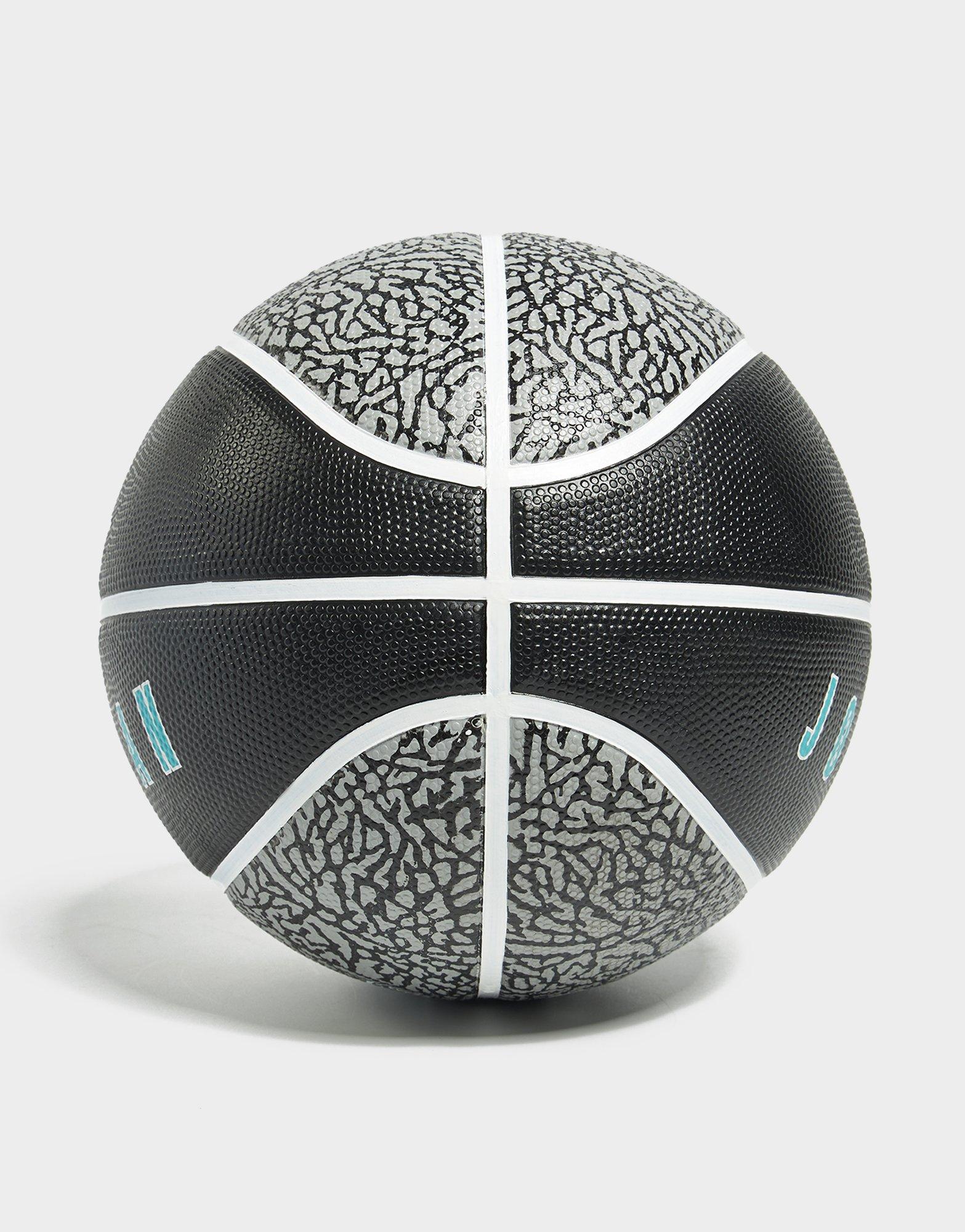 Jordan Playground 2.0 8P Basketball