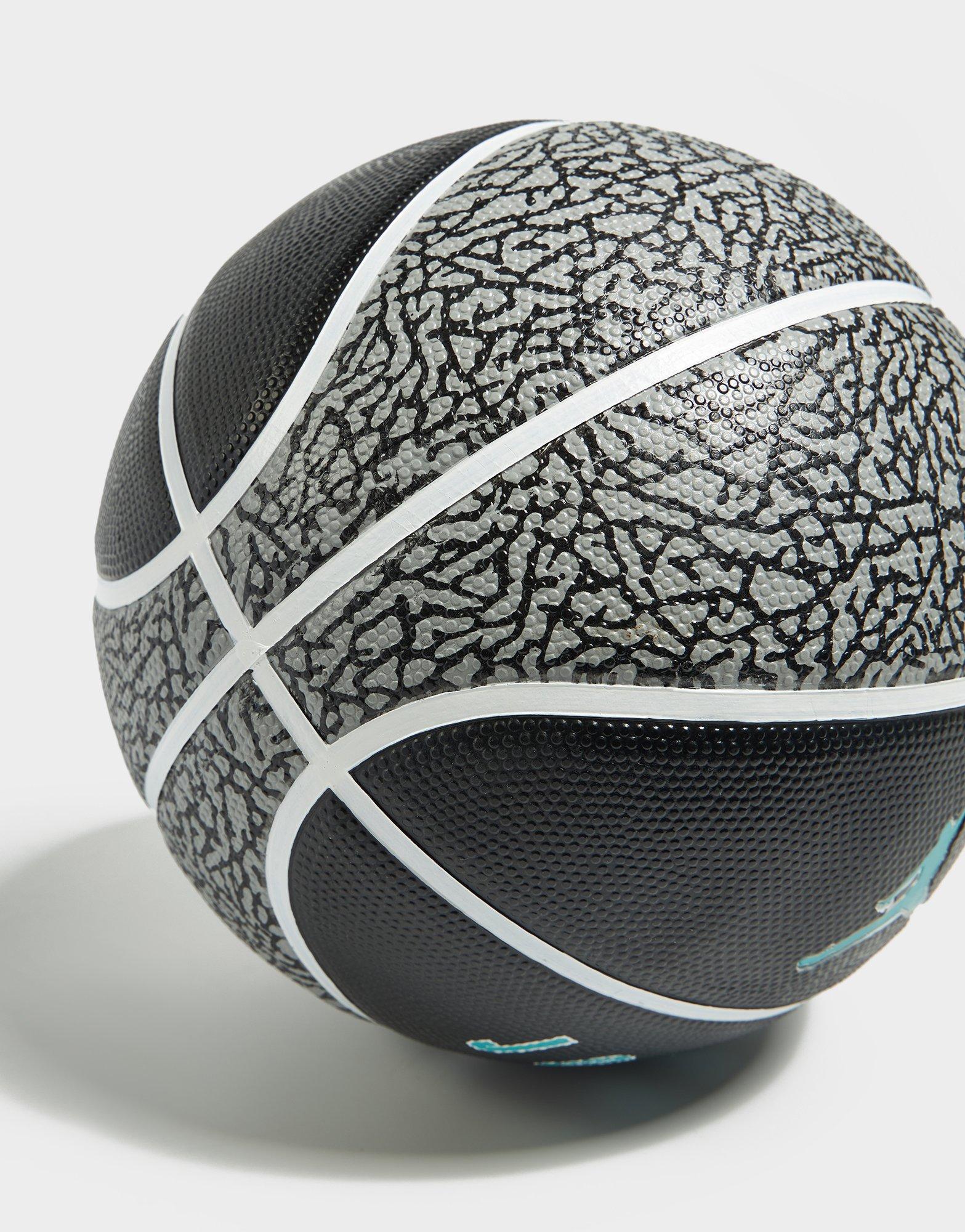 Jordan Playground 2.0 8P Basketball