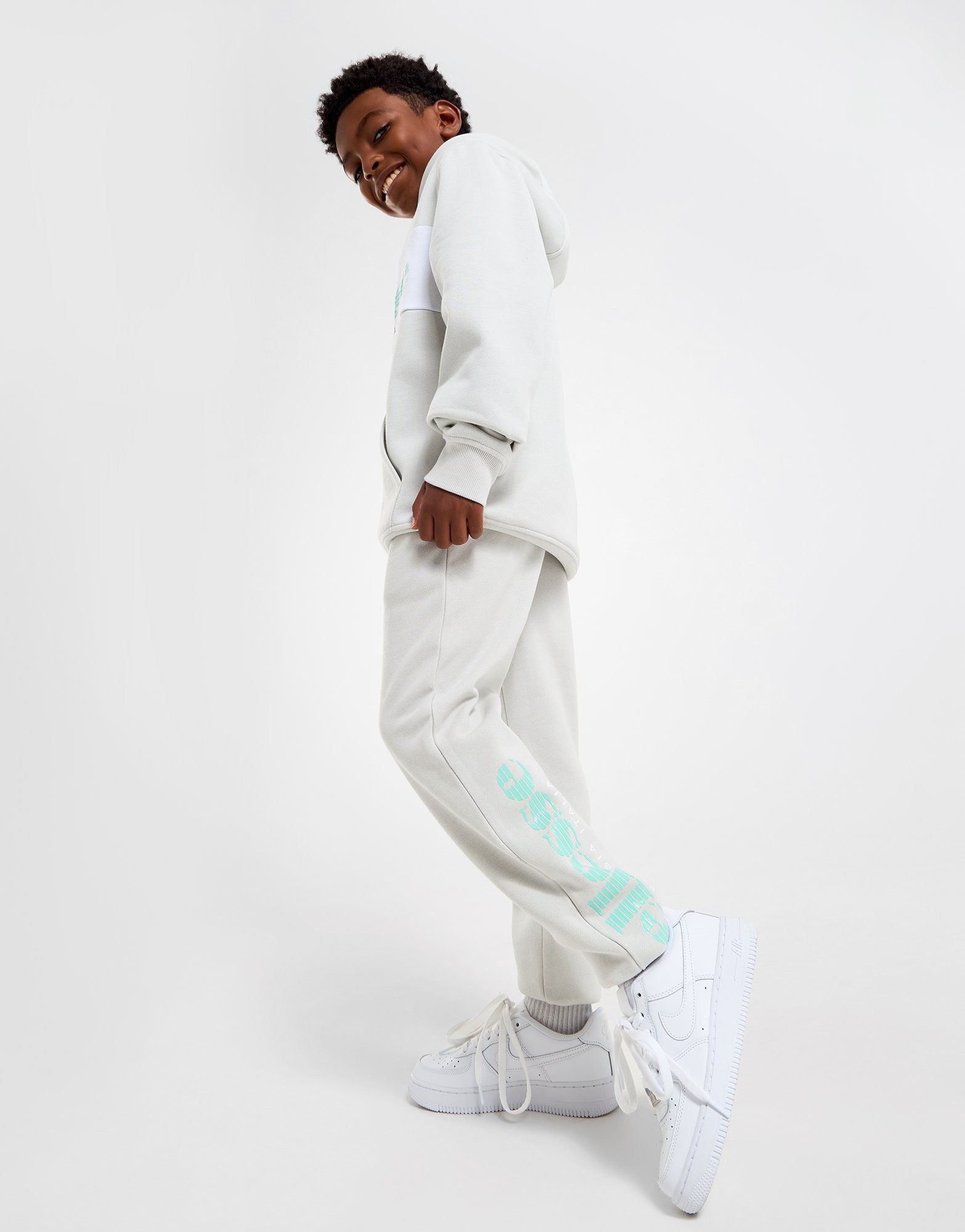 ellesse ホワイトジャケット グレーパンツ　XL ellesse ホワイトジャケット グレーパンツ XL ellesse Tennis