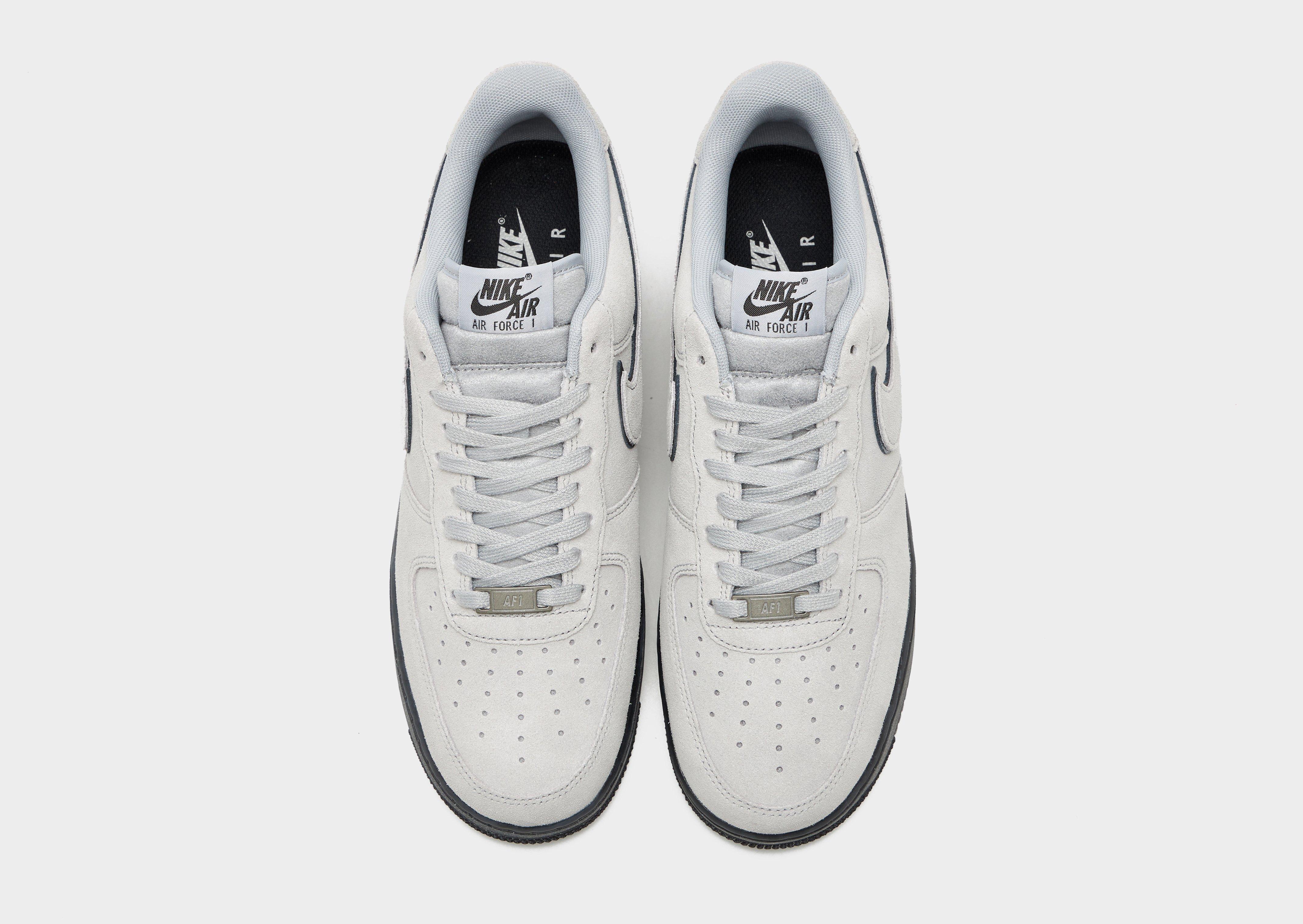 Nike Air Force 1 '07 LV8