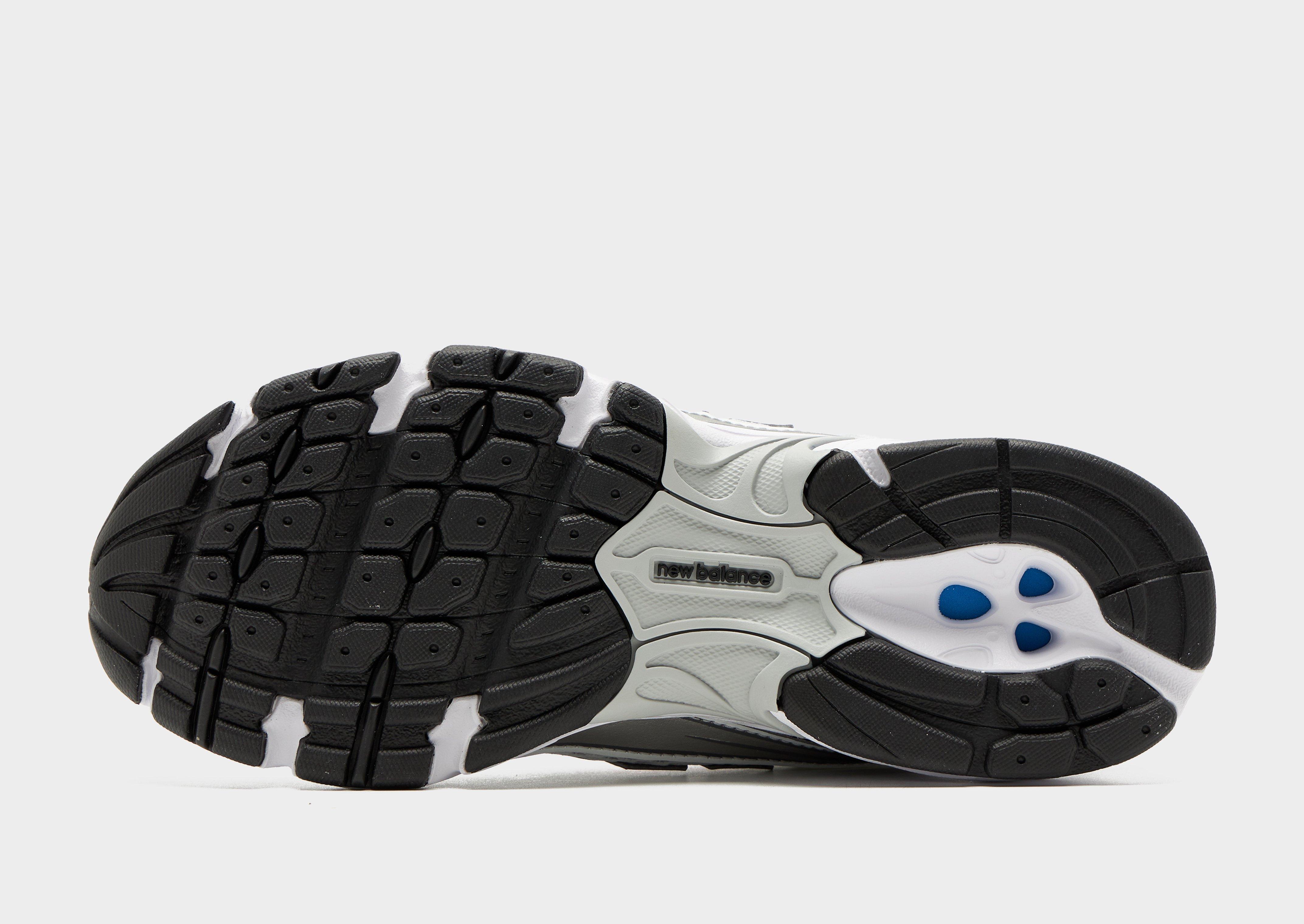 New Balance 740