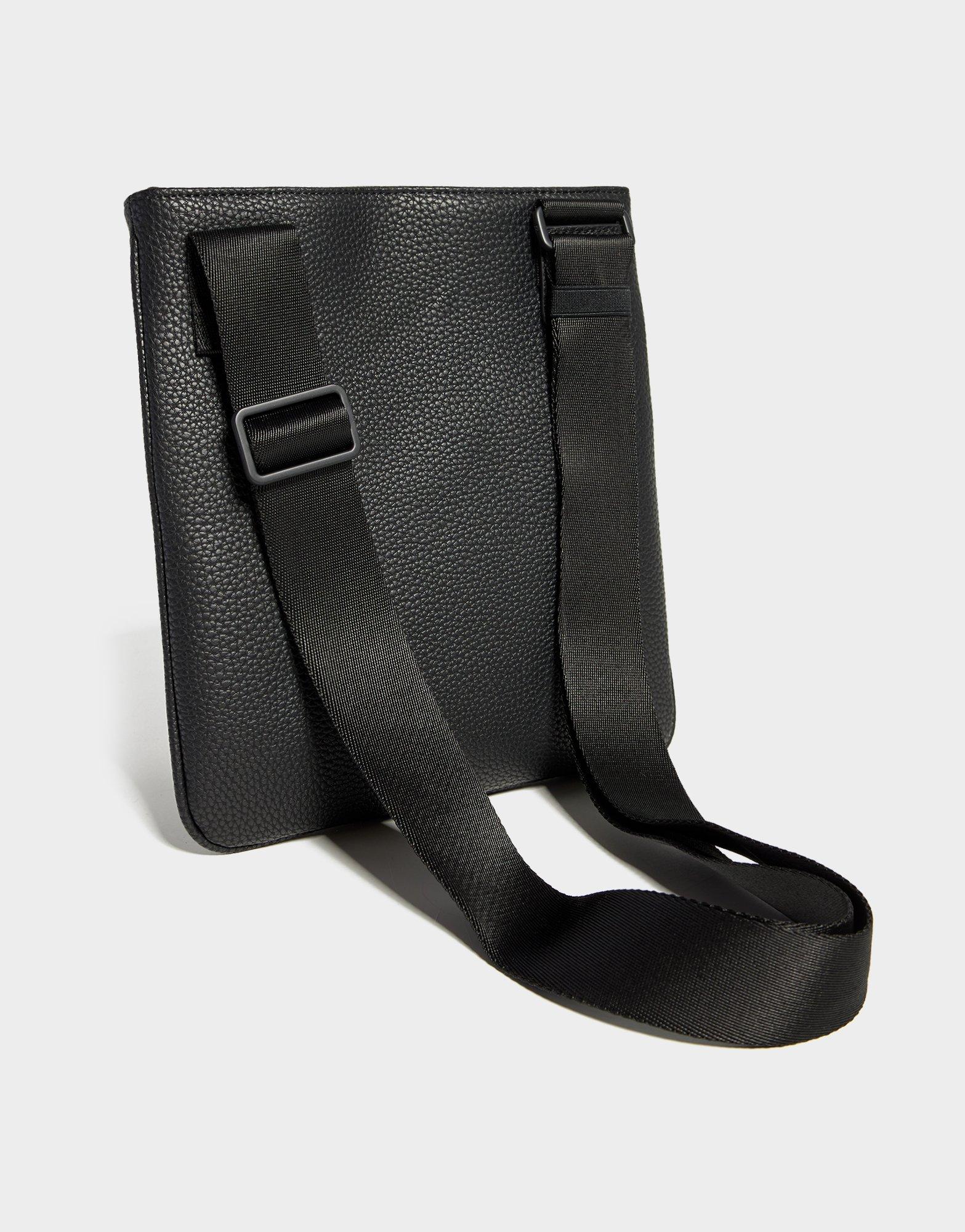 Tommy Hilfiger Essential Crossbody Bag