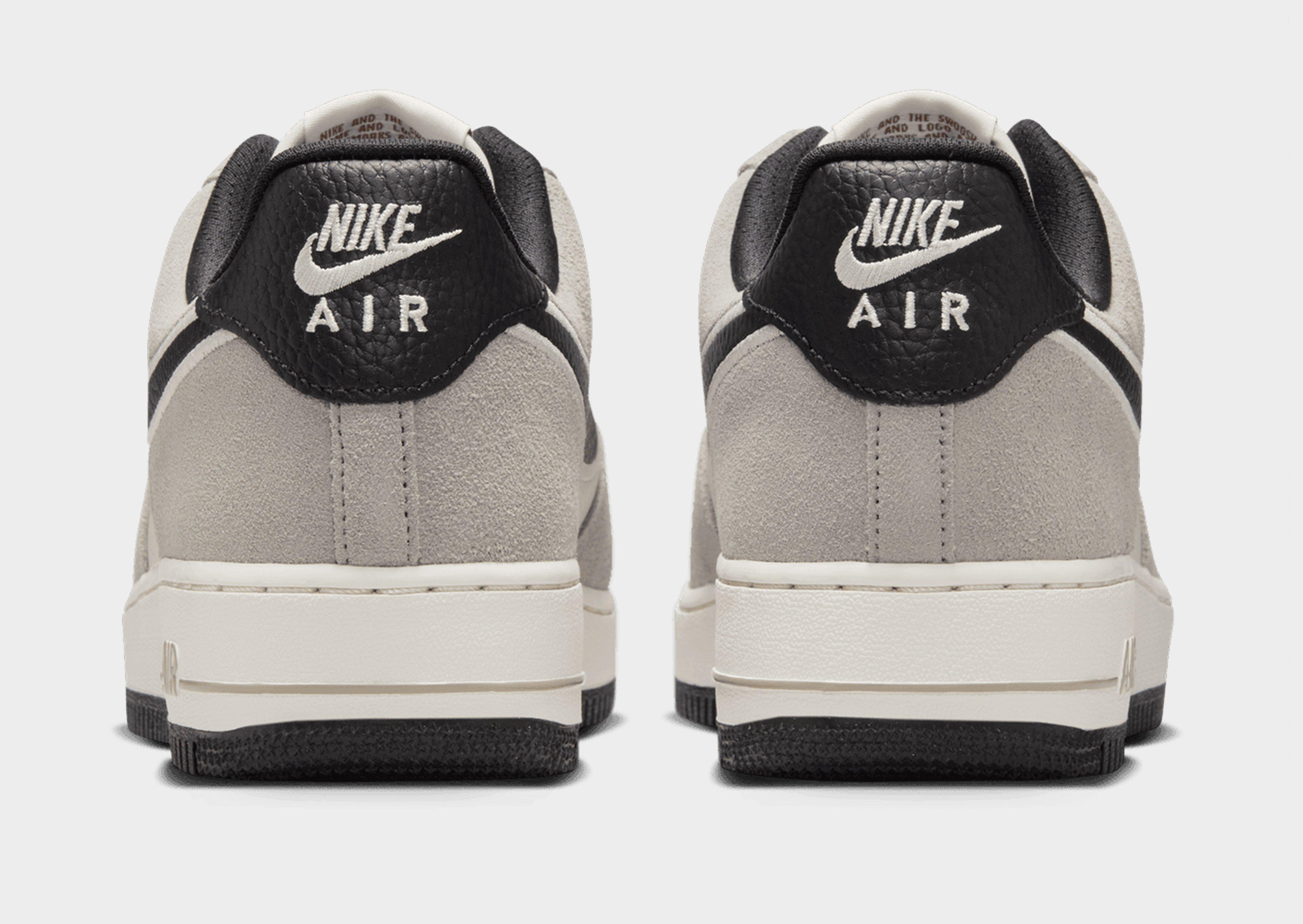 Nike Air Force 1 LV8