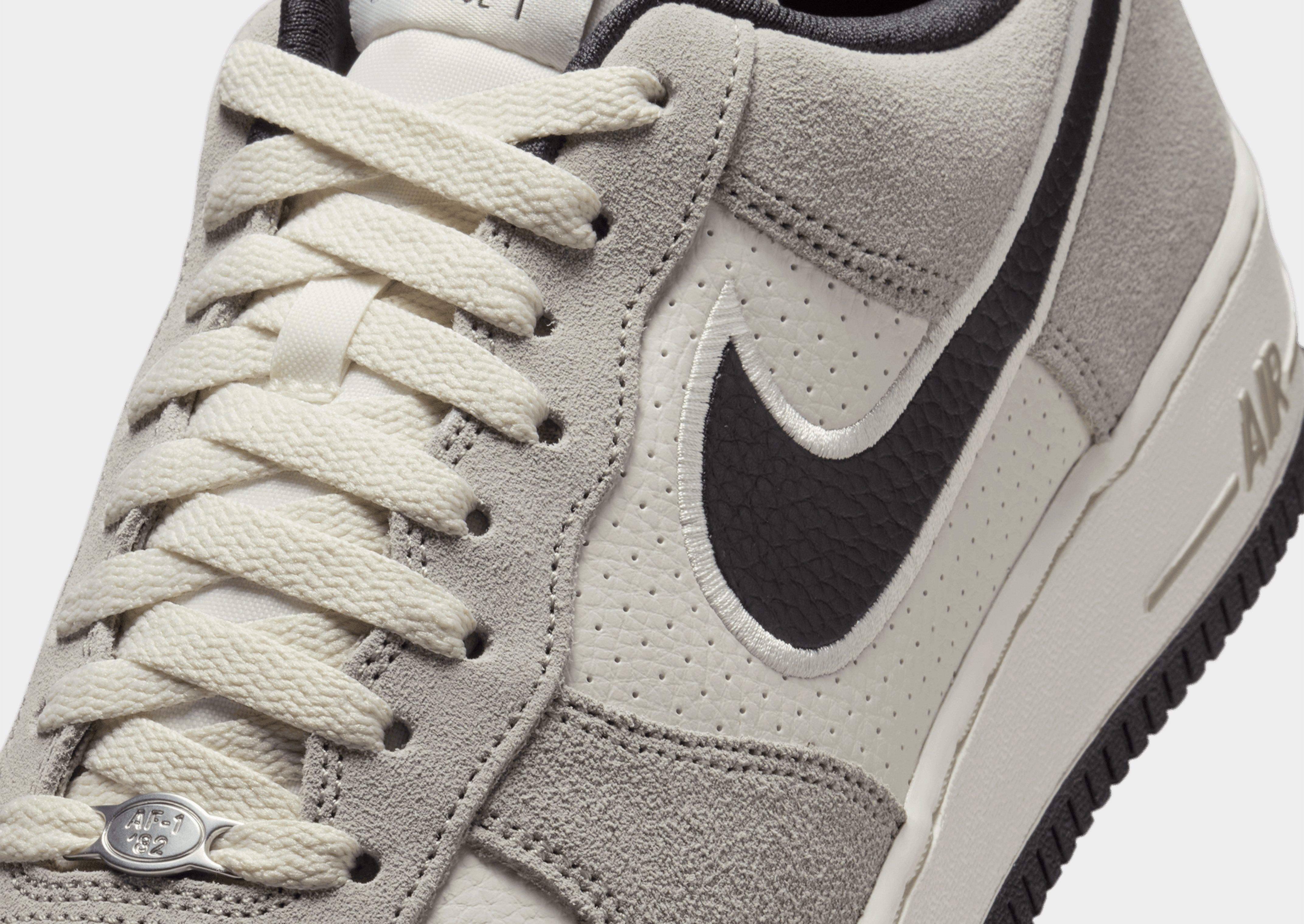 Nike Air Force 1 LV8