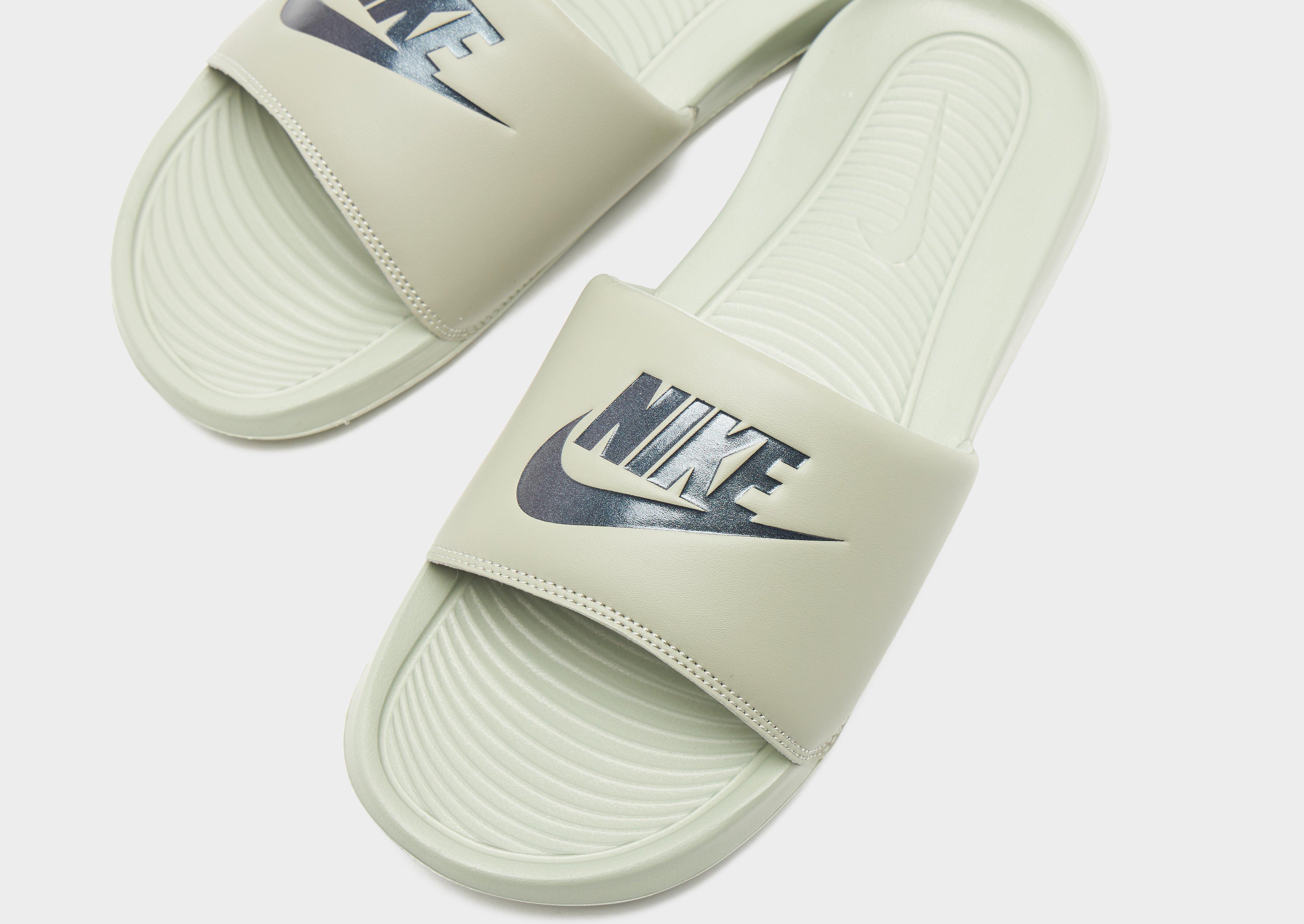 Nike Victori Slides