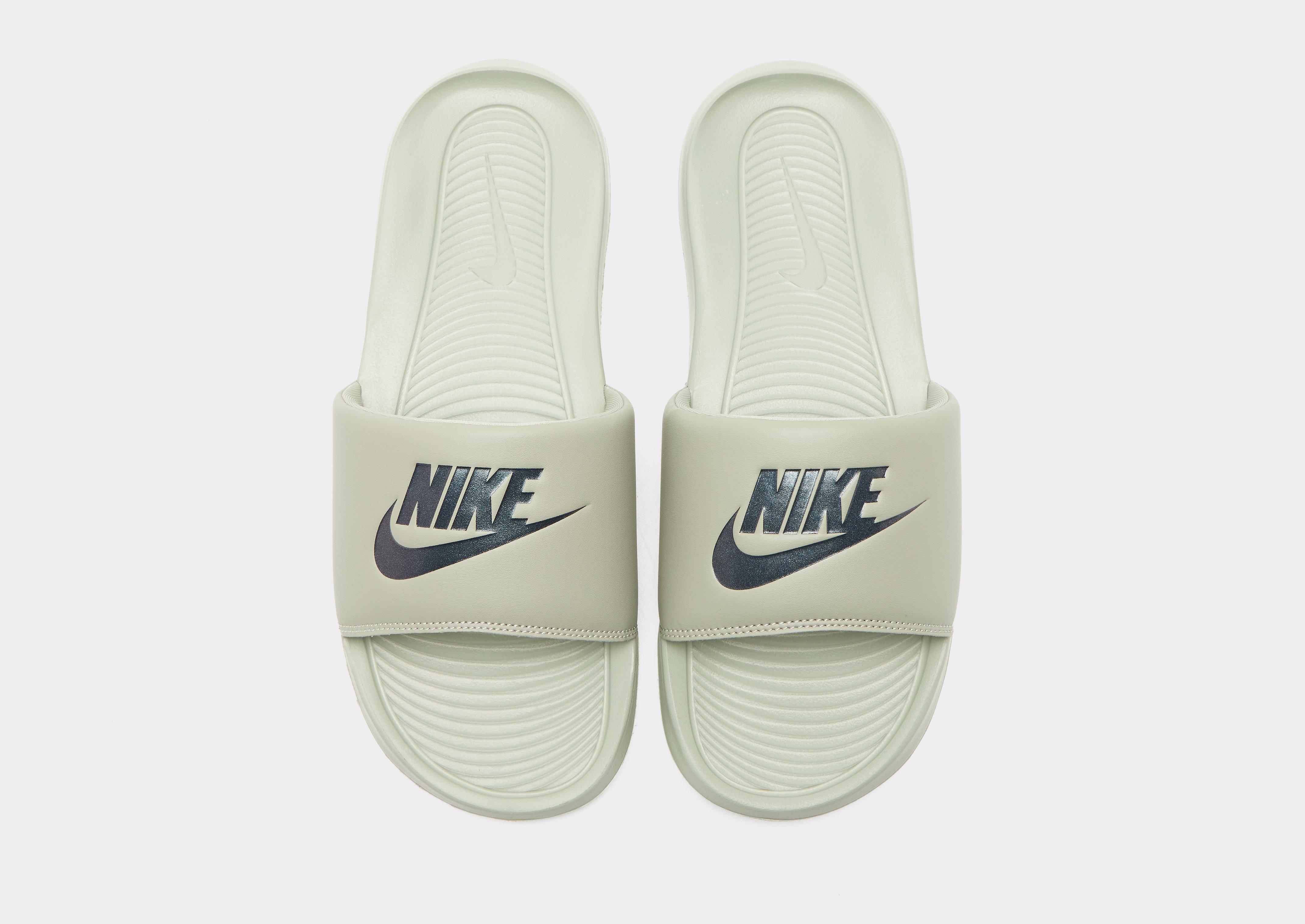 Nike Victori Slides