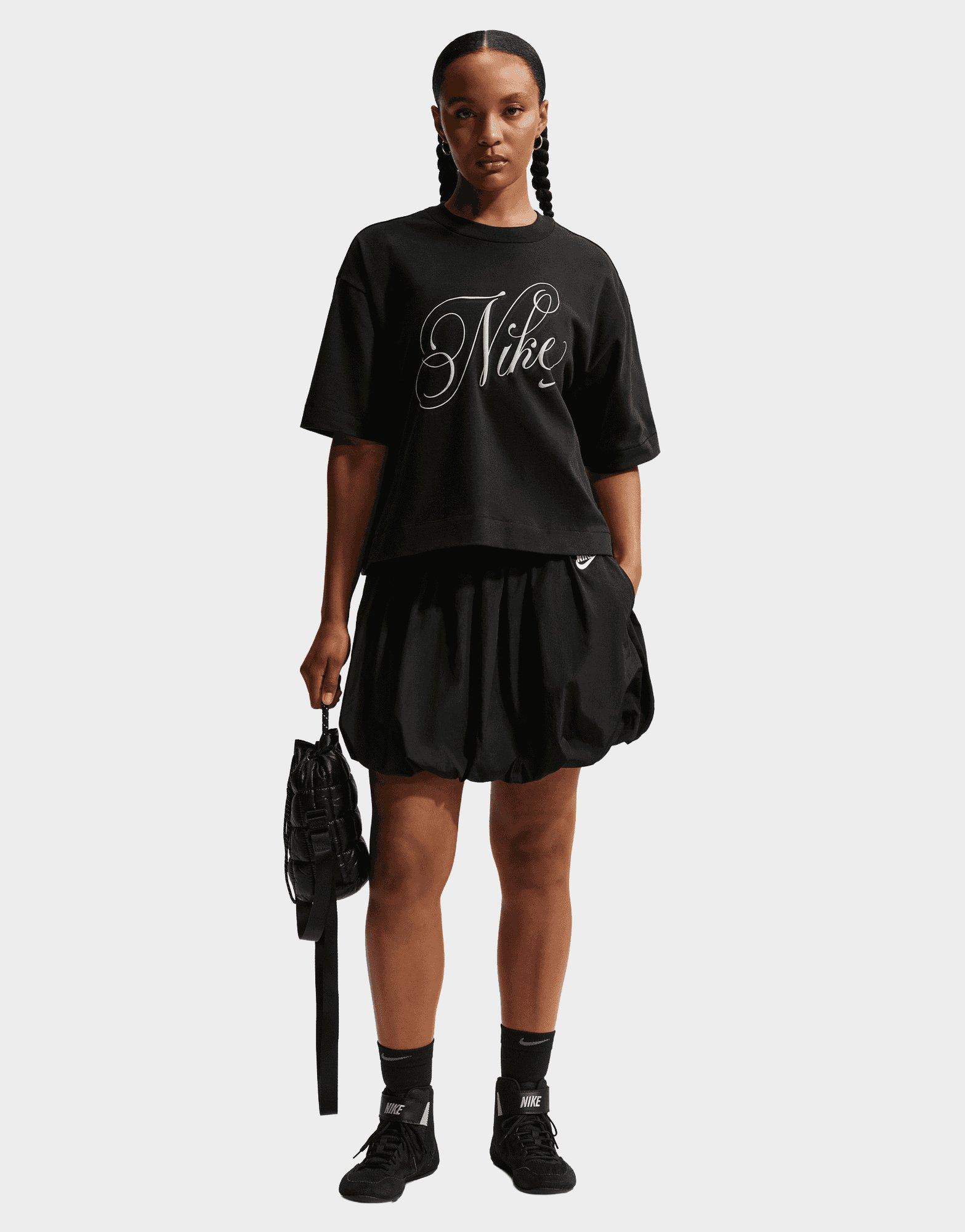 Nike Boxy Cropped Graphic T-Shirt