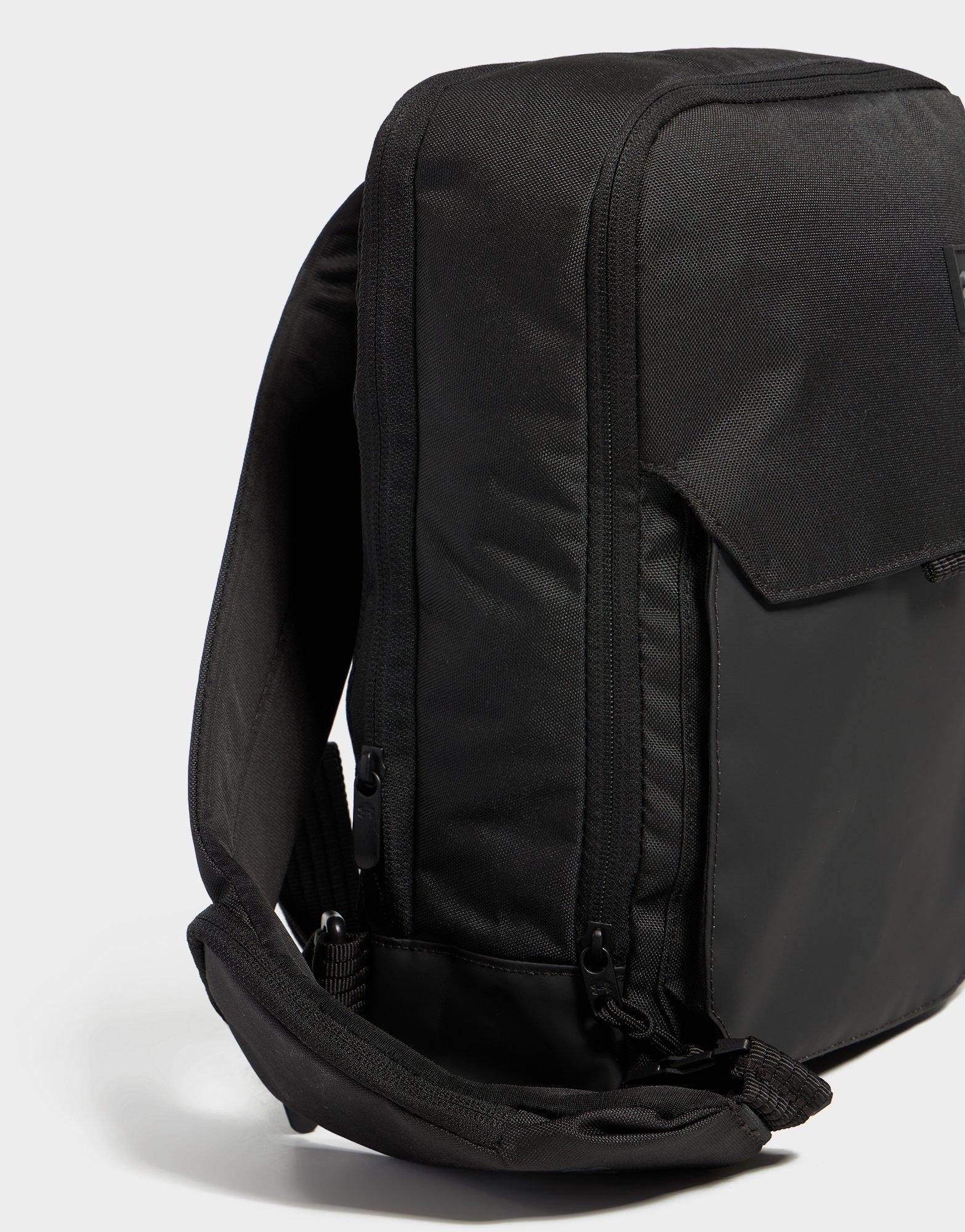 Under Armour Triumph Utility Sling Bag