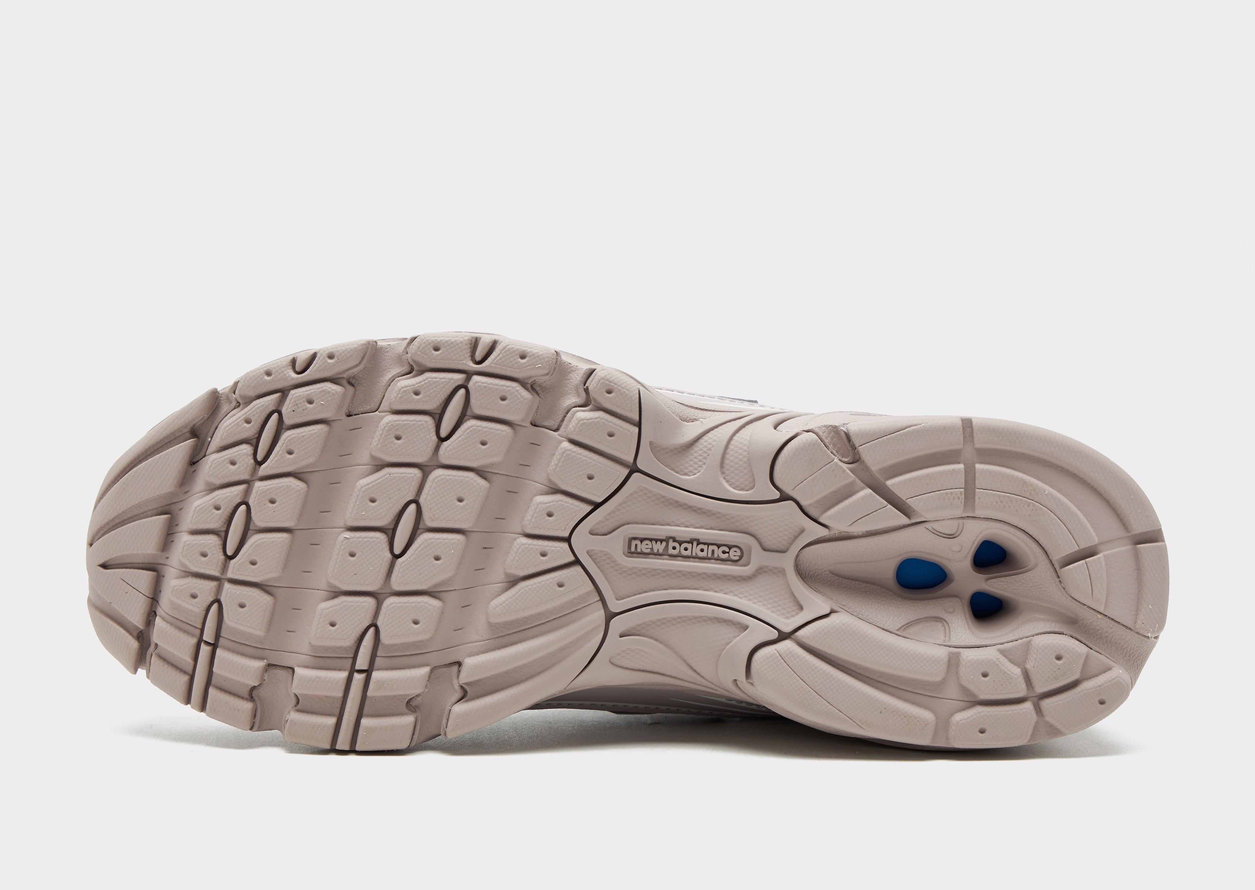 New Balance 740 Women's