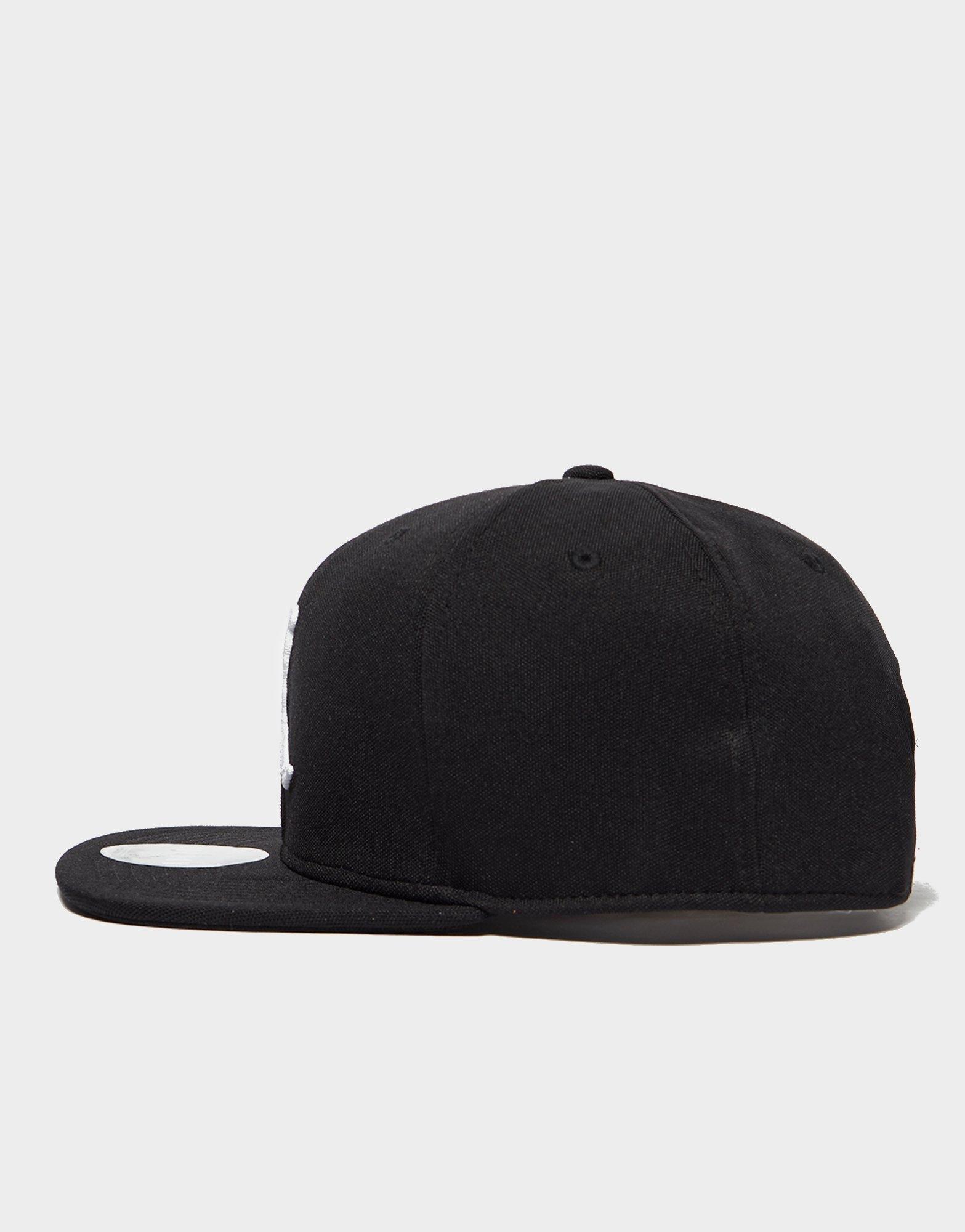 snapback cap