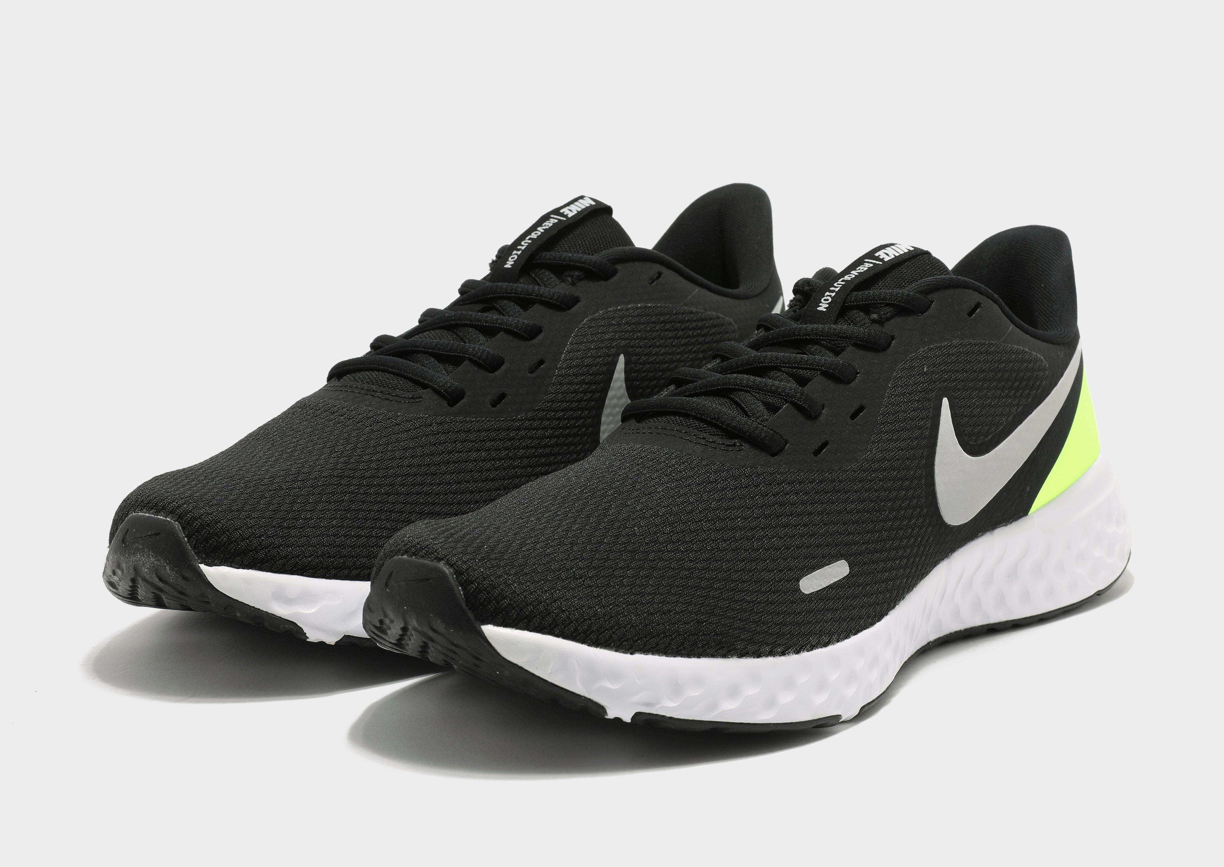 black nike revolution