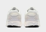 Nike รองเท้าผู้ชาย Zoom Vomero 5 SP
