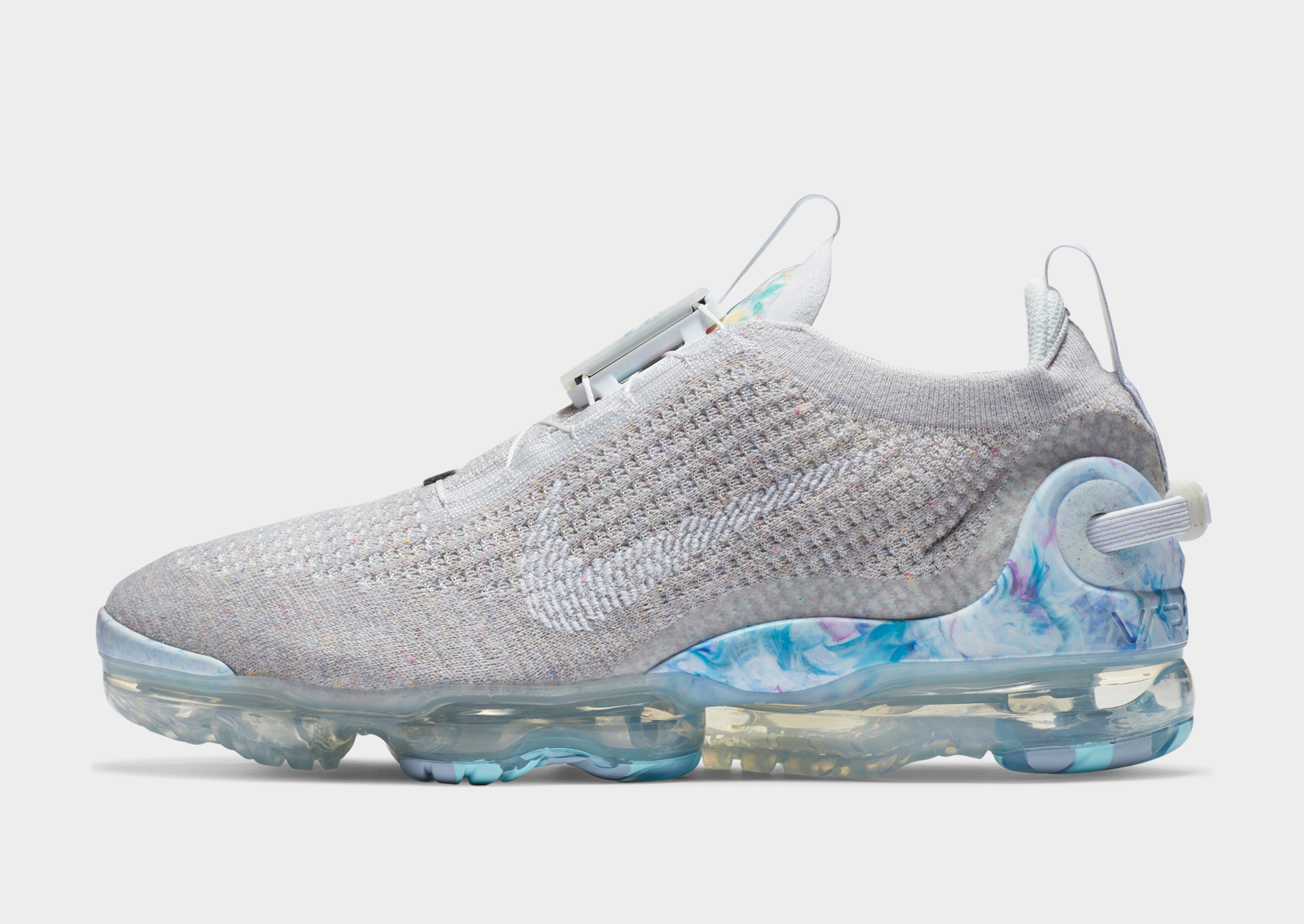 white vapormax 2020