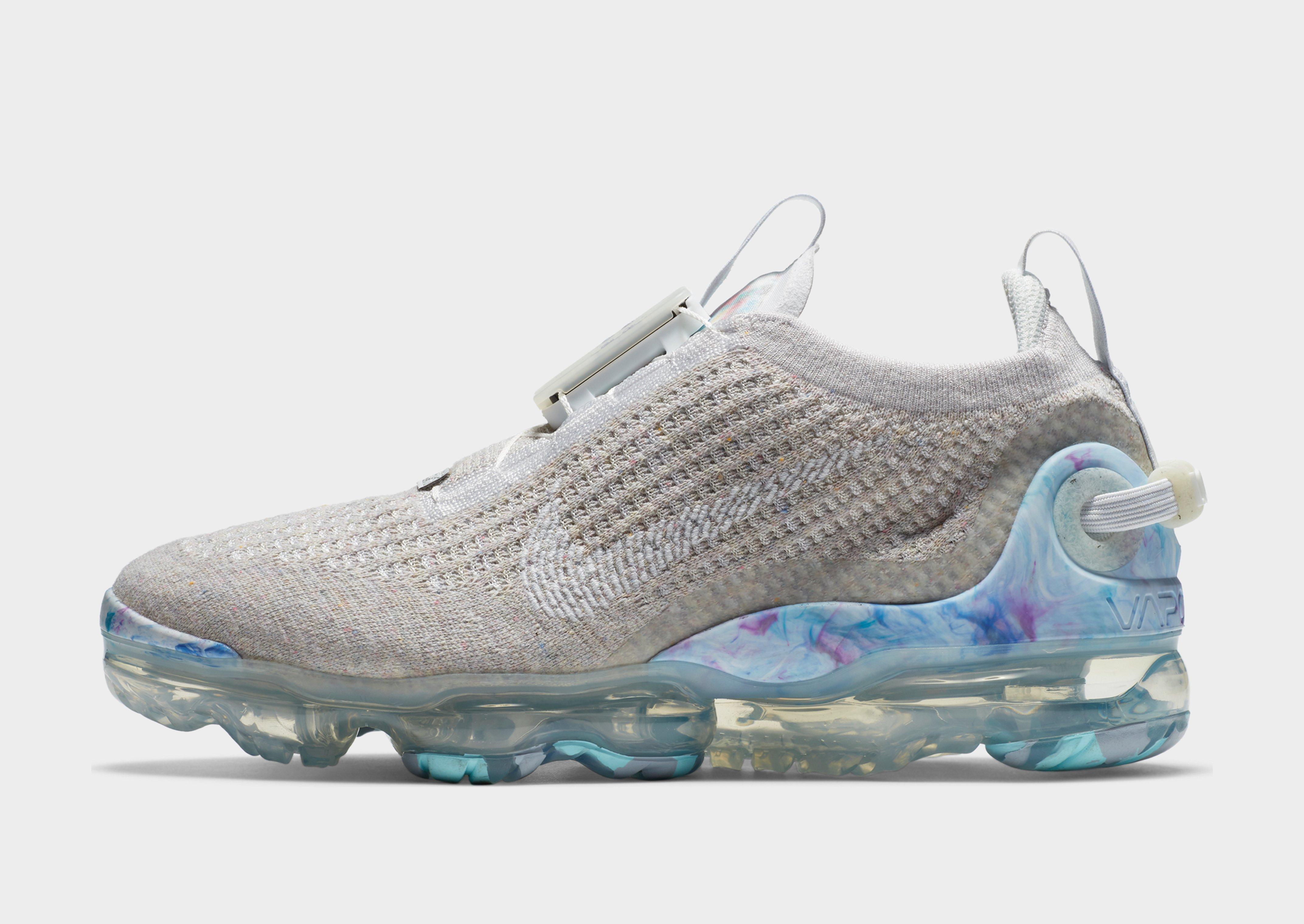 women vapormax white