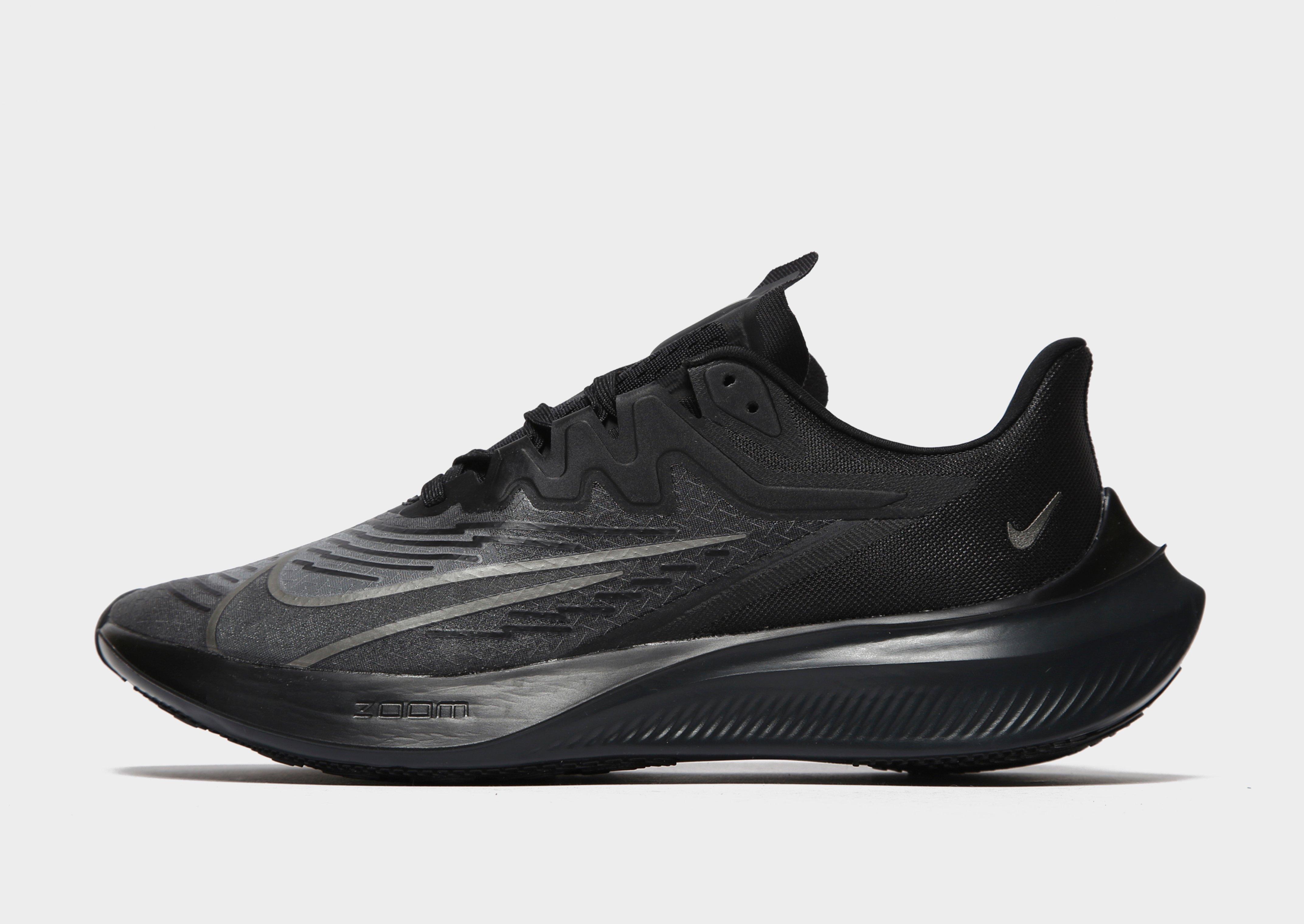 nike running zoom gravity trainers in black