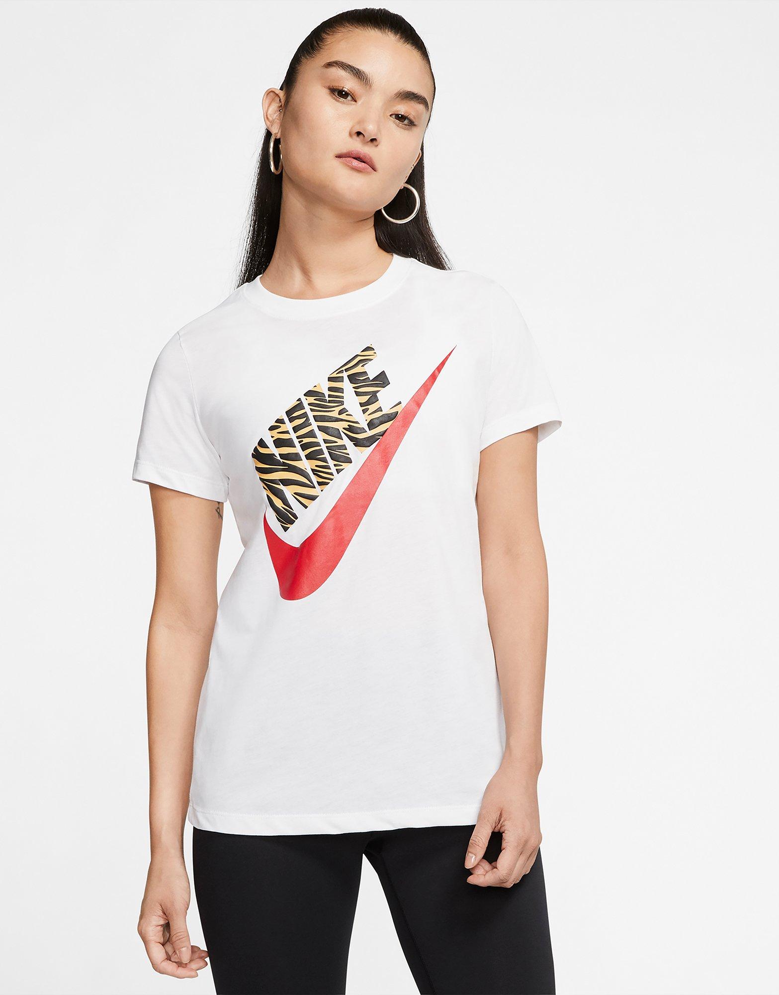 nike sportswear t-shirt - women's