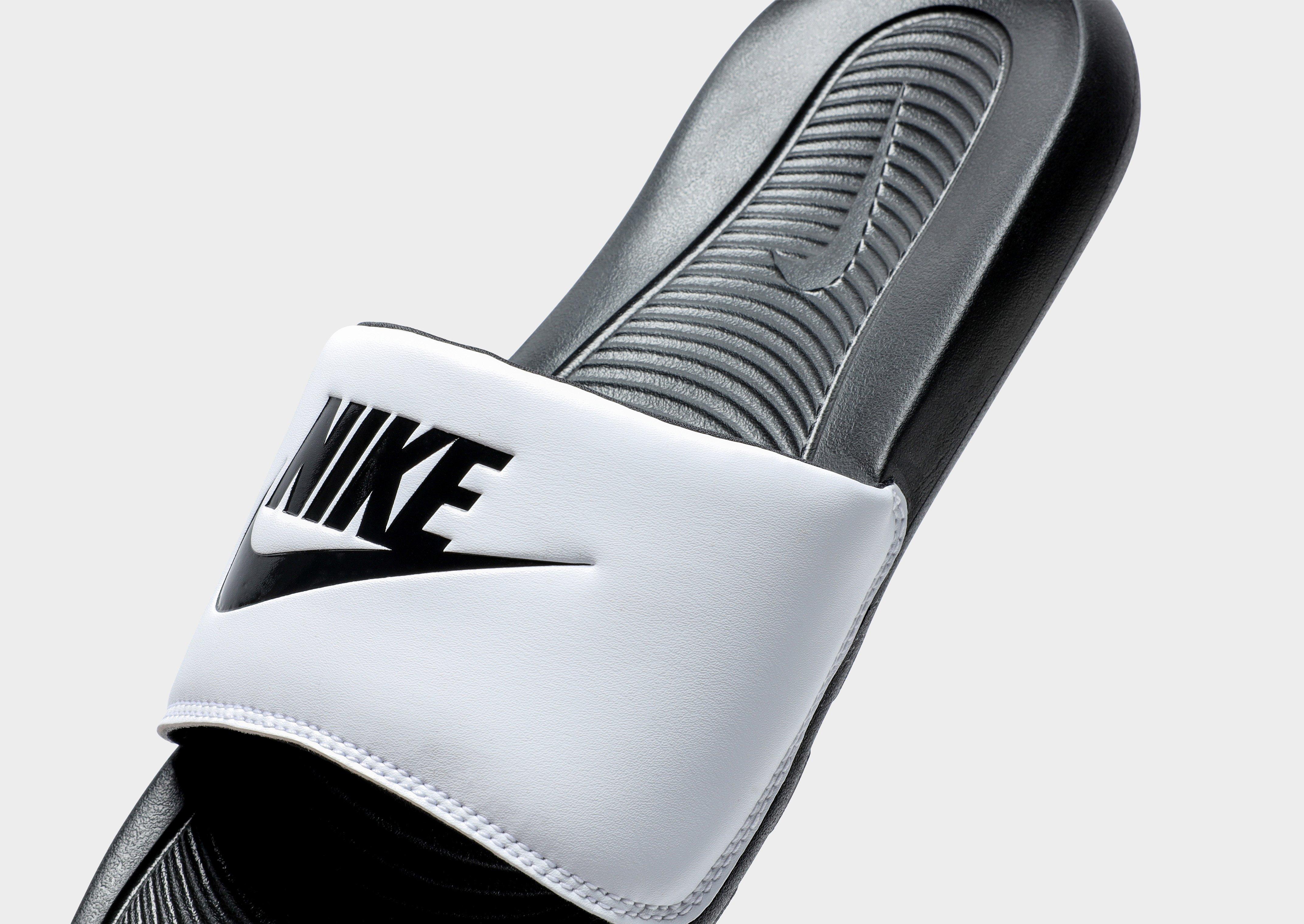 Nike Victori Slides