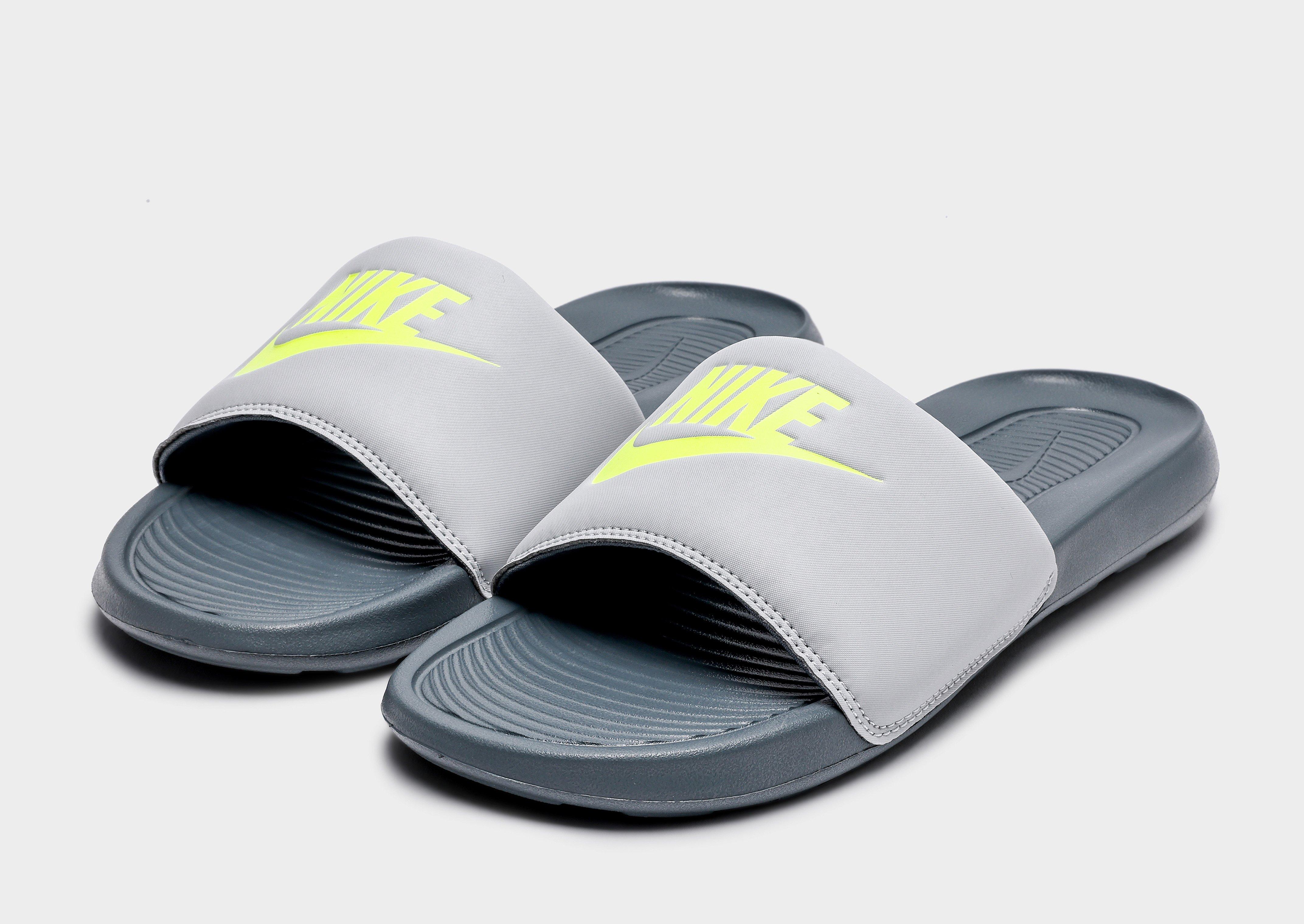 Nike Victori Slides