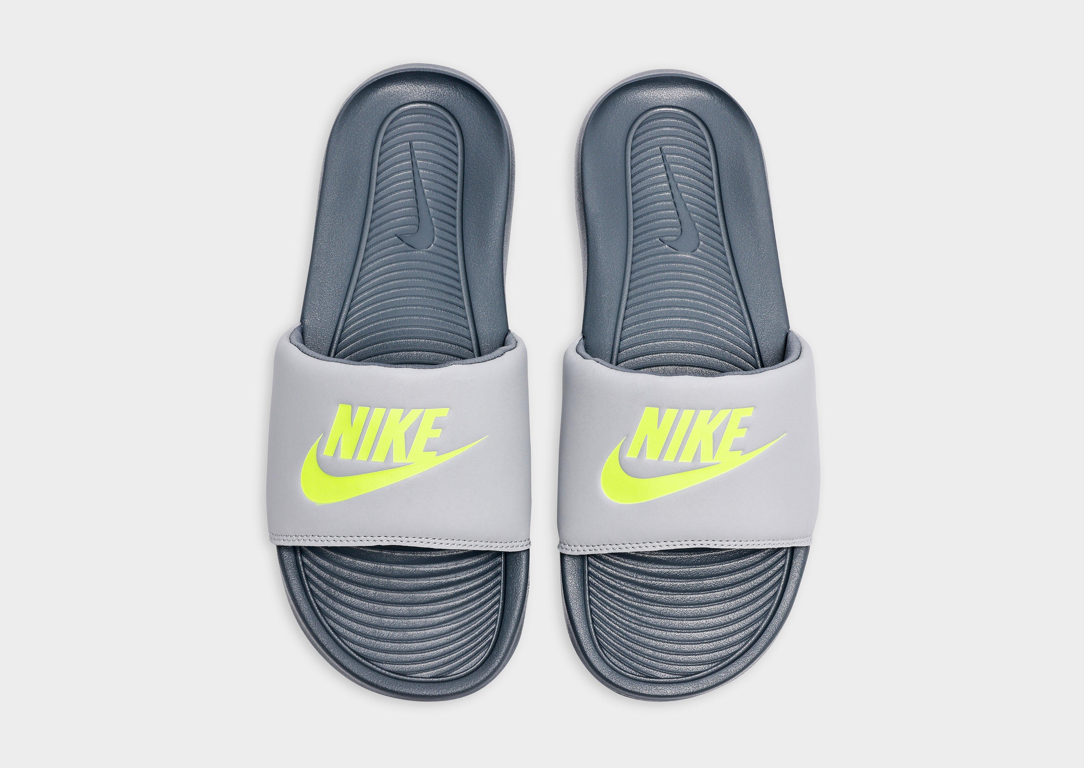 Nike Victori Slides