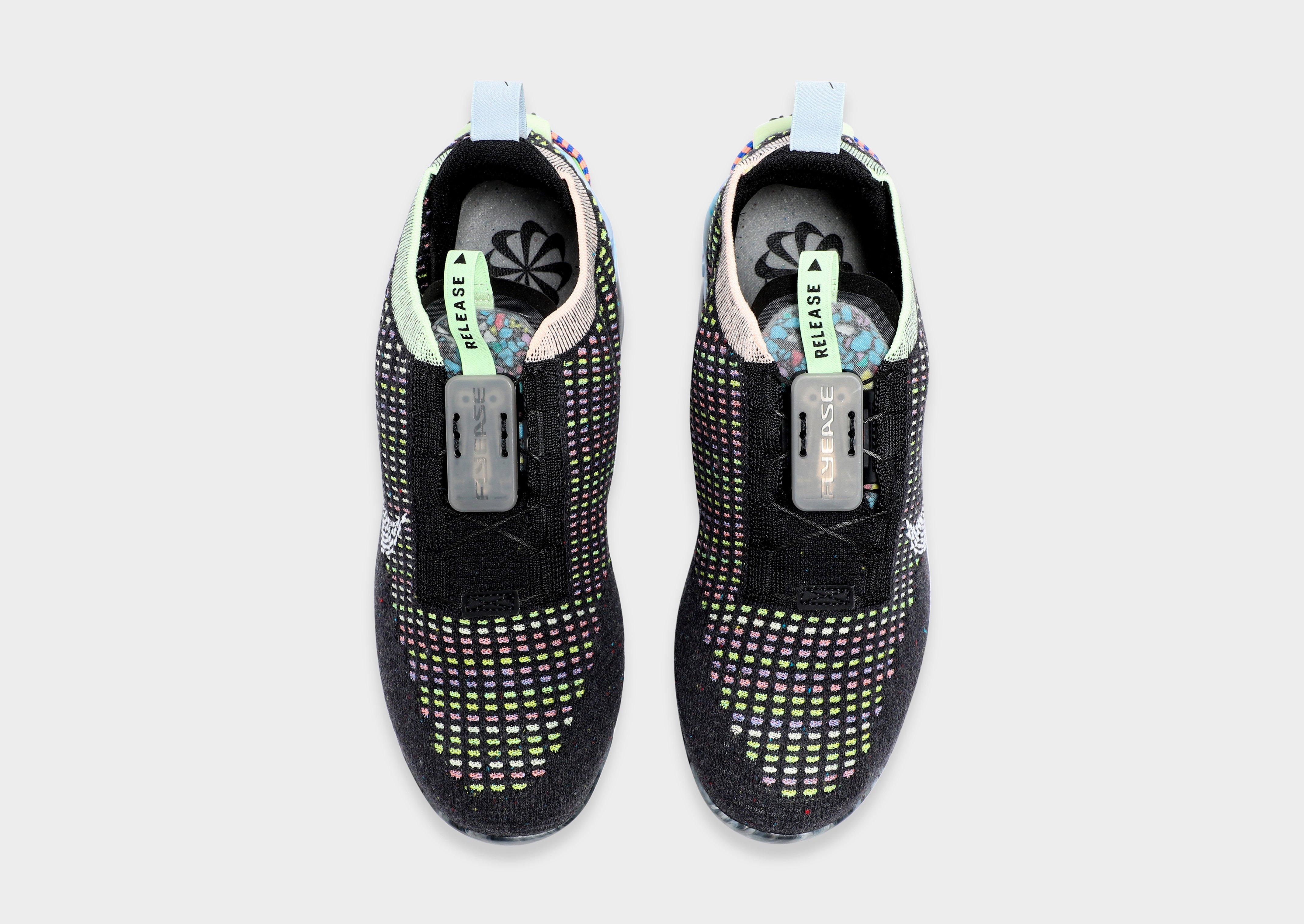 white flyknit womens