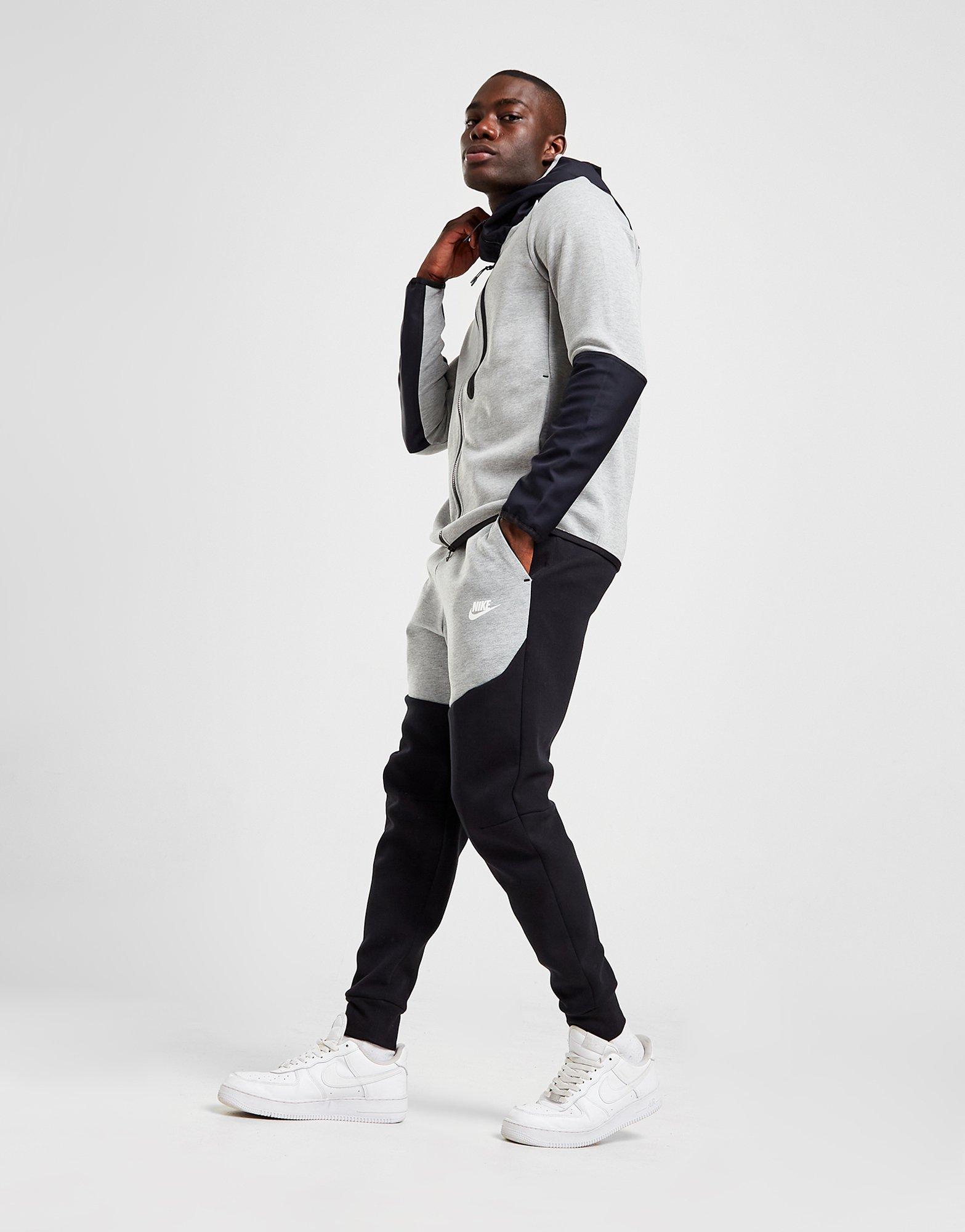 Nike tech fleece tracksuit black online