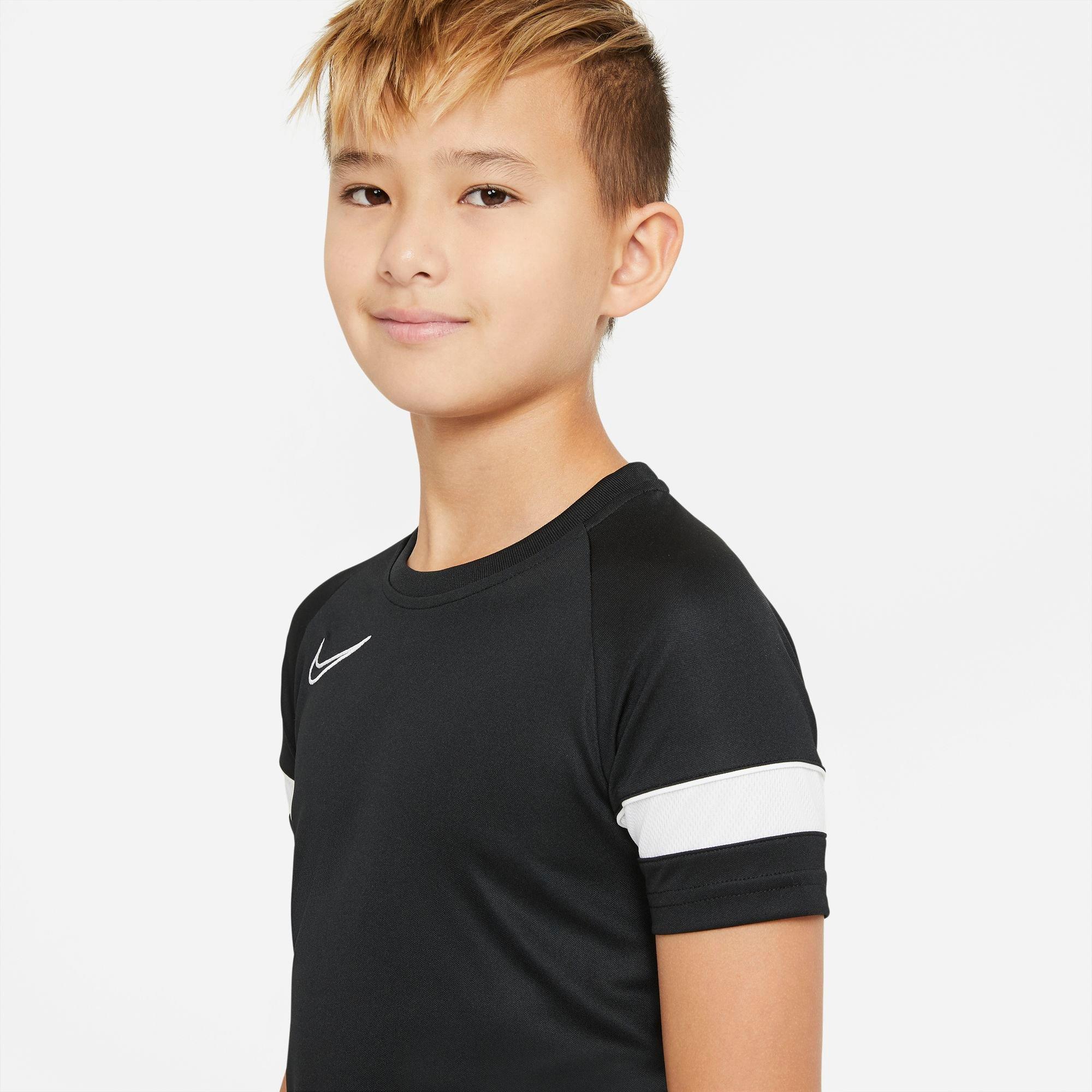 nike dri fit t shirt junior