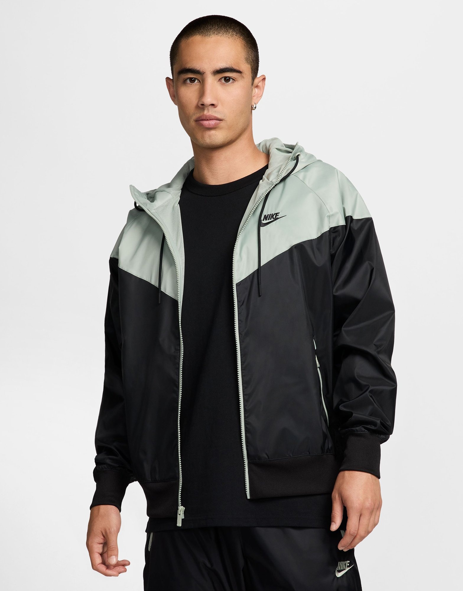 NWT Nike Windrunner Hooded Jacket shops