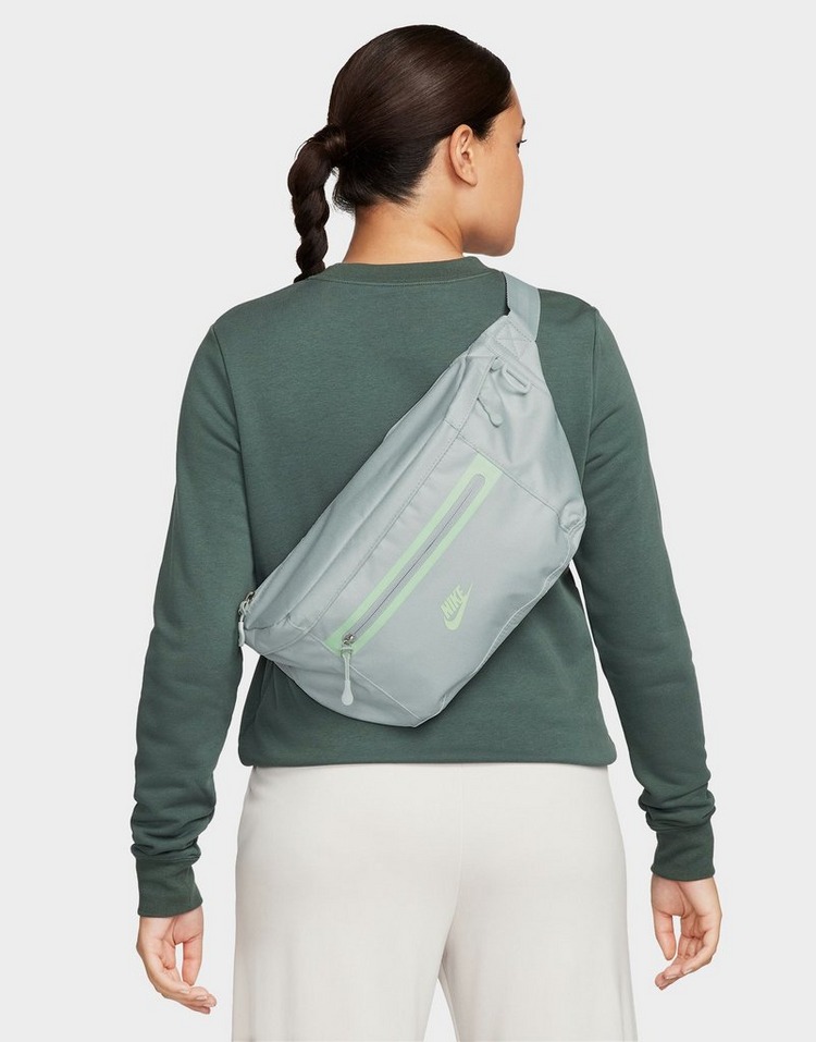 Nike กระเป๋าคาด Elemental Premium Fanny Pack (8L)