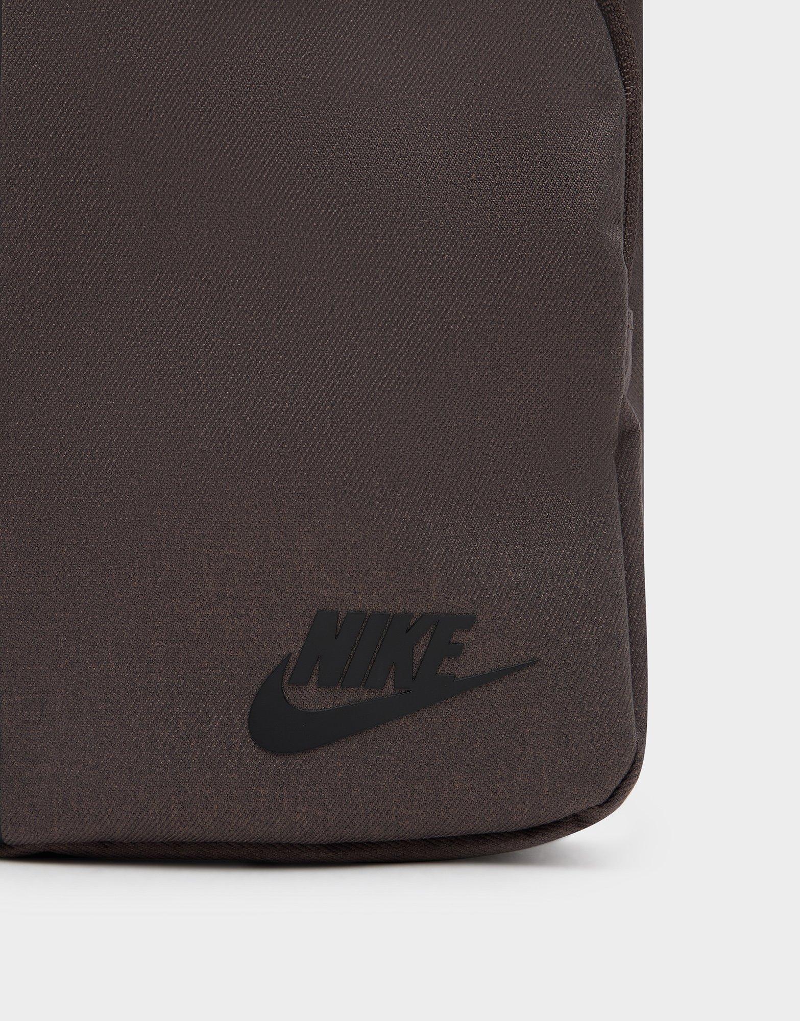 Nike Elemental Premium Crossbody Bag
