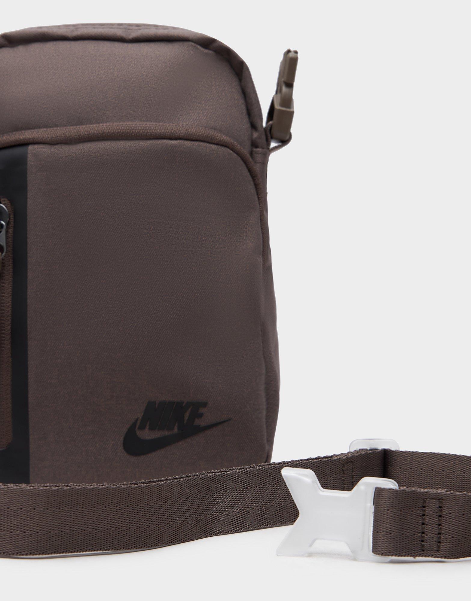 Nike Elemental Premium Crossbody Bag