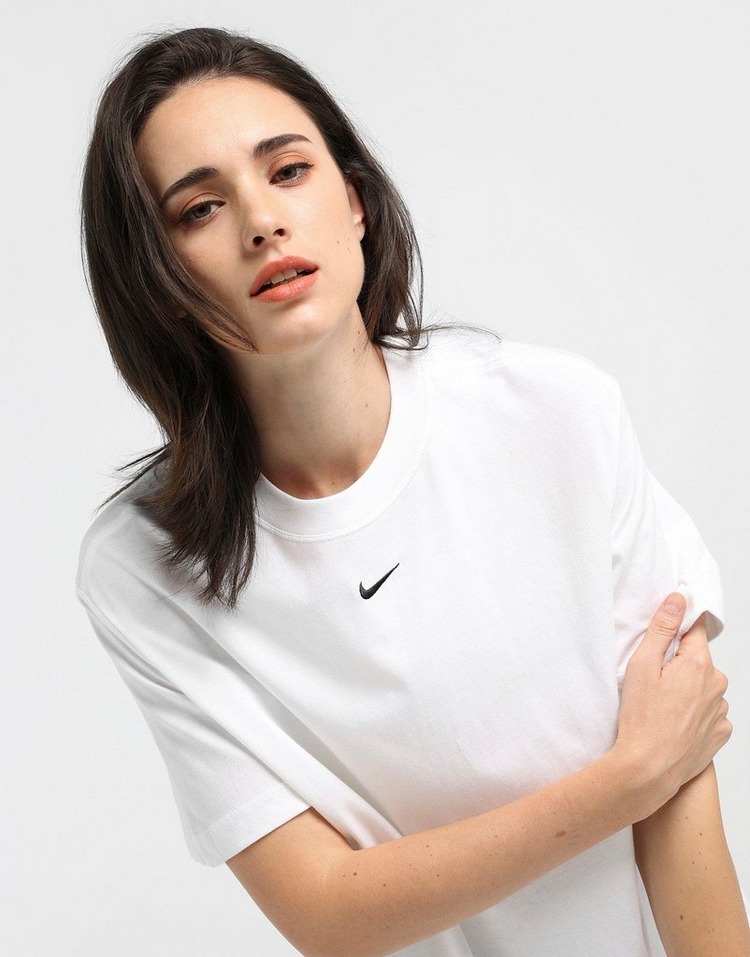 Nike เสื้อยืดผู้หญิง Essential
