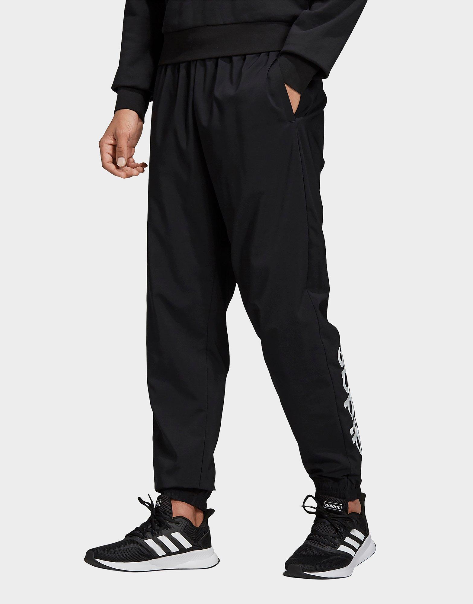 tapered jogging bottoms