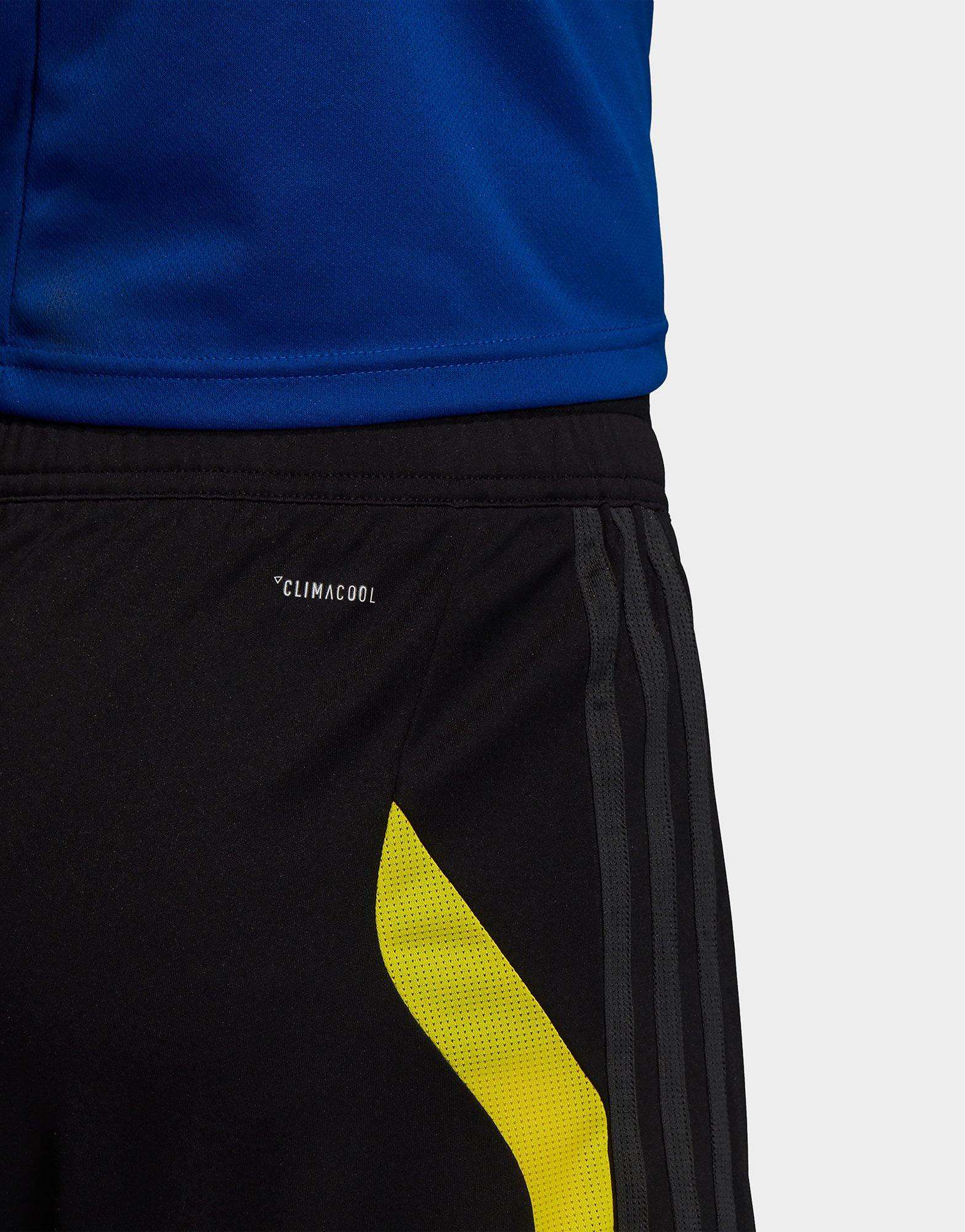 man utd training shorts
