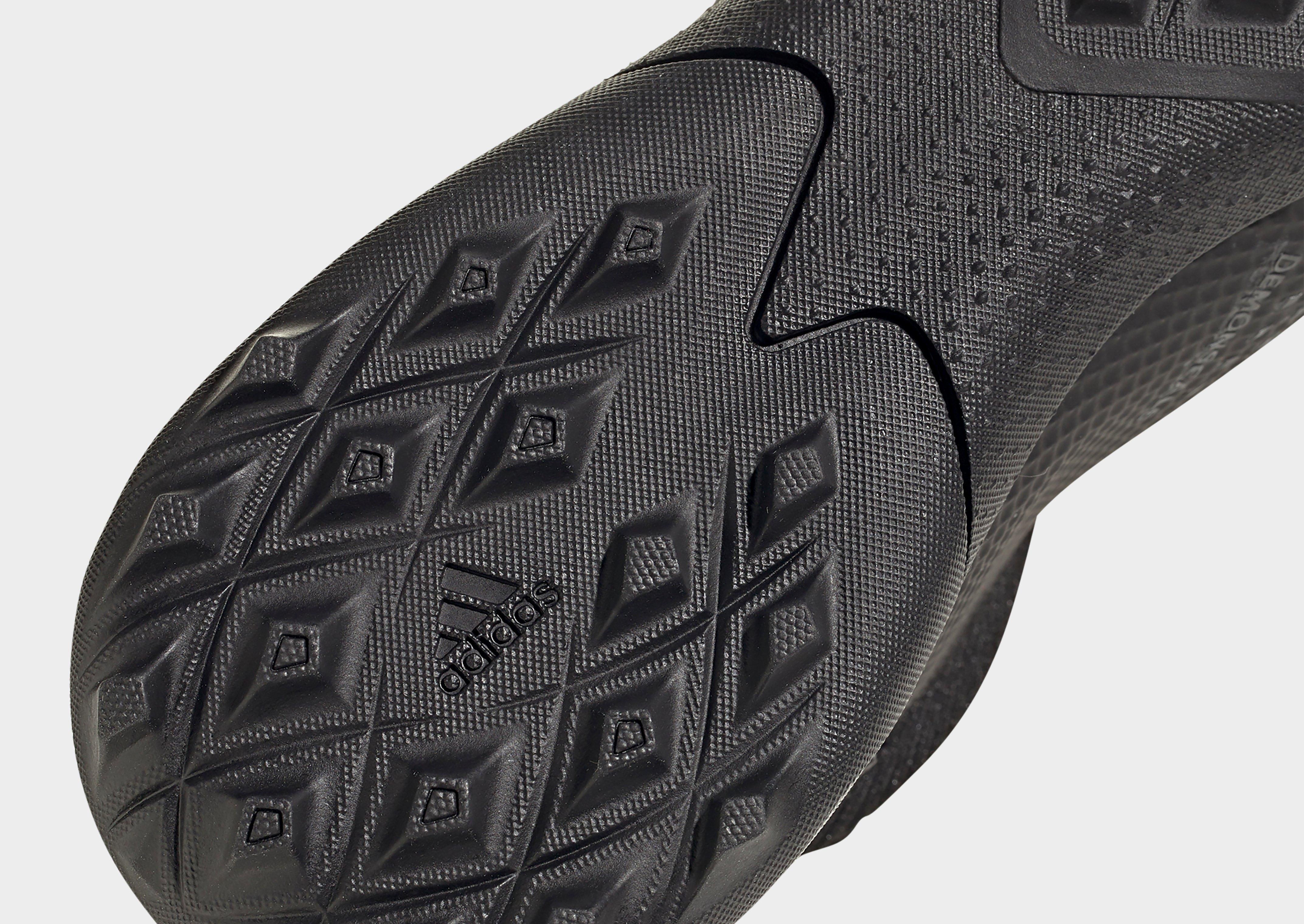 predator 20.3 laceless turf boots