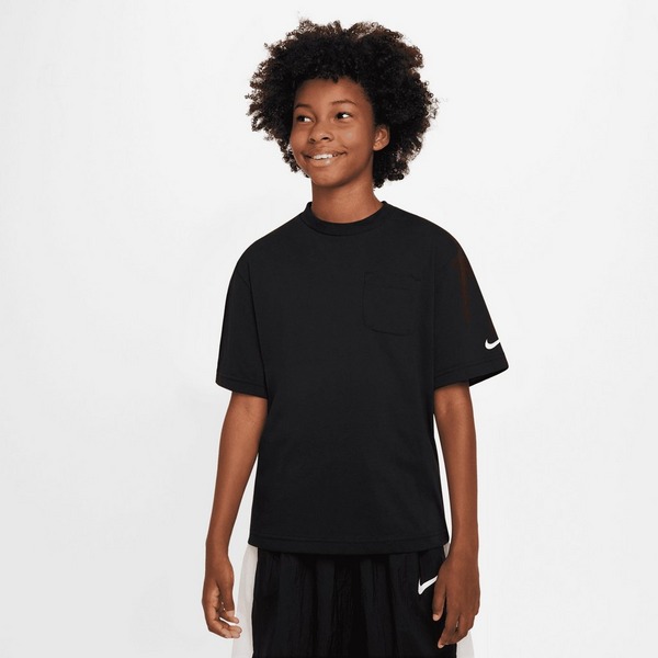 Nike เสื้อยืดเด็กโต Outdoor Play