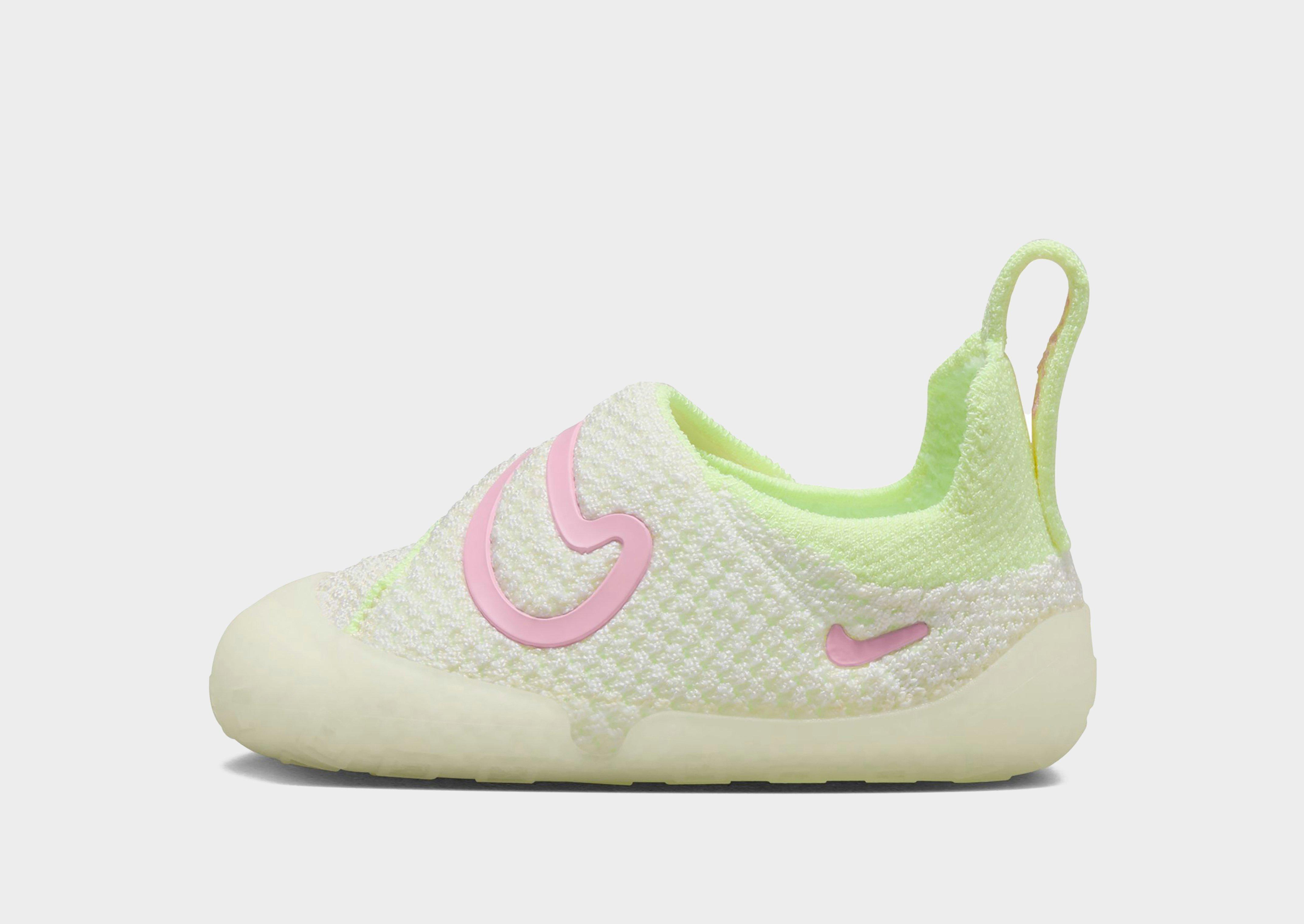 White nike deals trainers infant